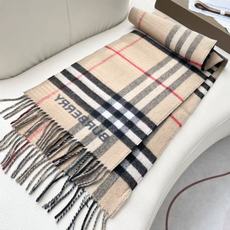 Burberry 匠心巨作🔥· 经典大格双面提花羊绒围巾👍完全等于2条围巾‼️品牌首席创意总监Riccardo Tisc Burberry 匠心巨作🔥· 经典大格双面提花羊绒围巾👍完全等于2条围巾‼️品牌首席创意总监Riccardo Tisc