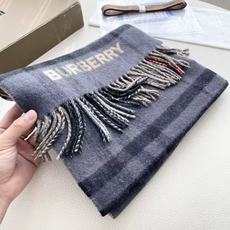 Burberry 匠心巨作🔥· 经典大格双面提花羊绒围巾👍完全等于2条围巾‼️品牌首席创意总监Riccardo Tisc Burberry 匠心巨作🔥· 经典大格双面提花羊绒围巾👍完全等于2条围巾‼️品牌首席创意总监Riccardo Tisc