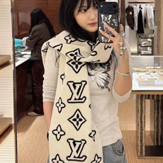 LOUIS VUITTON 徽标设计 羊毛 绒线围巾 88%羊毛 12%尼龙 180X25 LOUIS VUITTON 徽标设计 羊毛 绒线围巾 88%羊毛 12%尼龙 180X25