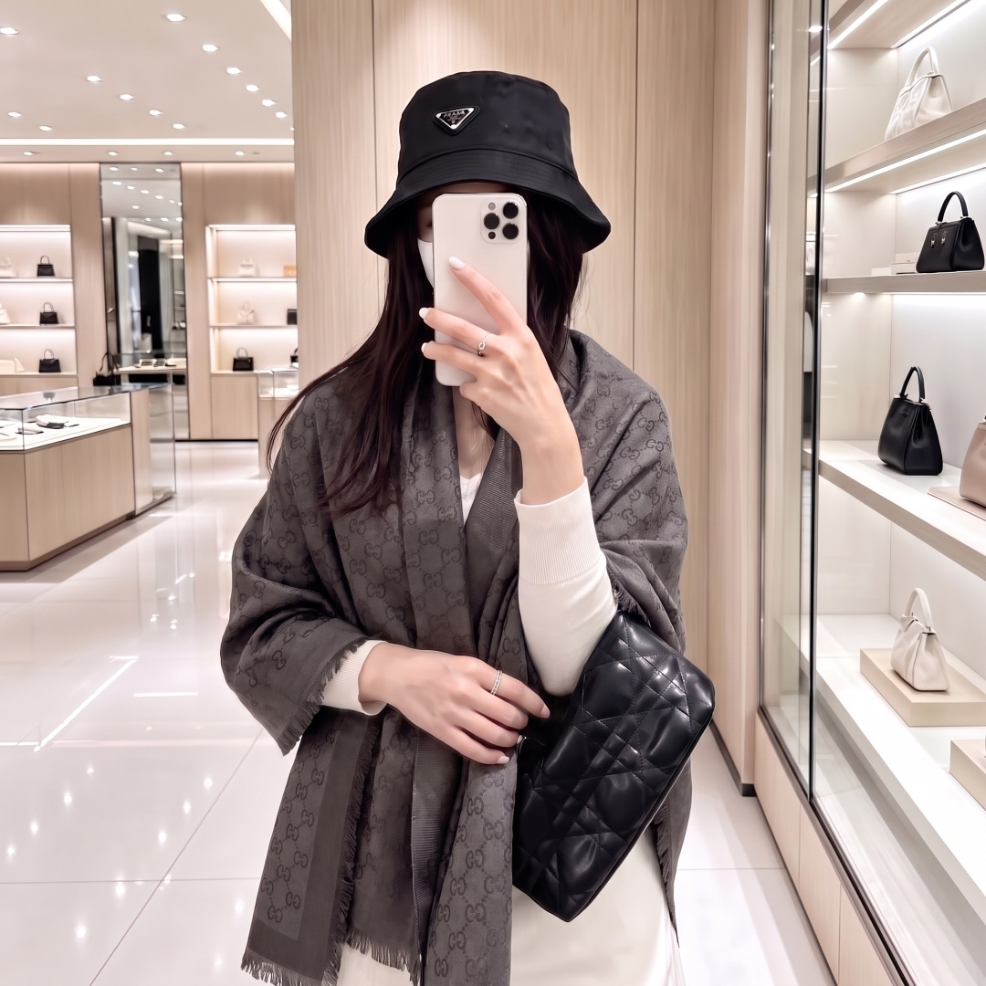 Gucci  · 古奇经典羊绒真丝围巾❗来个硬货.麻溜的安排上.纯正出口❗原订单已经交货一批，其中一批刚过海关，直蹦英国