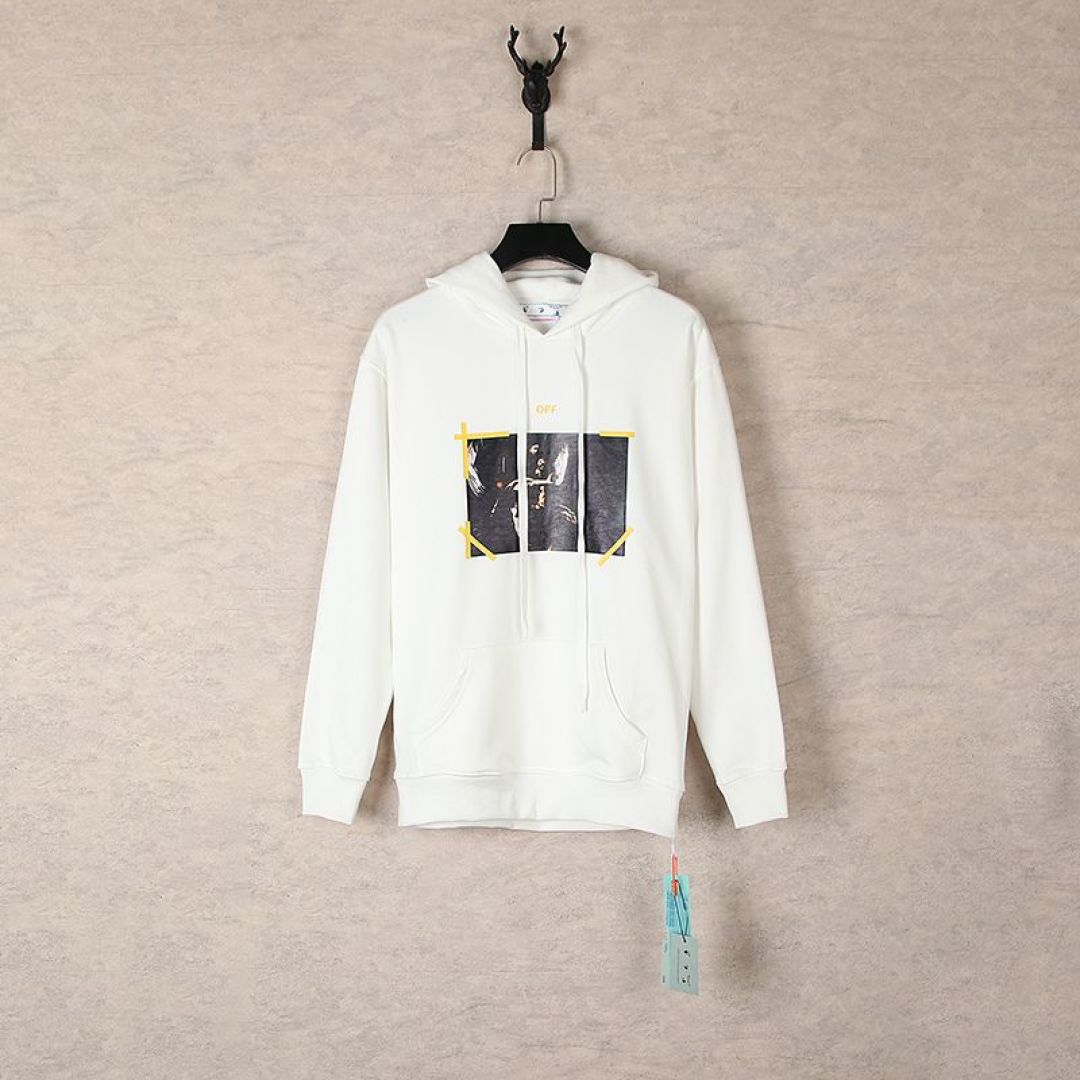 Fashion Review: Off-White Painting-Inspired Coats with Iconic Arrow Detail - 图片 3