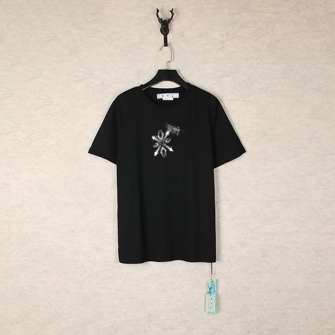 Off White Street Coolness: Black & White T-Shirts in Classic Style - 图片 5