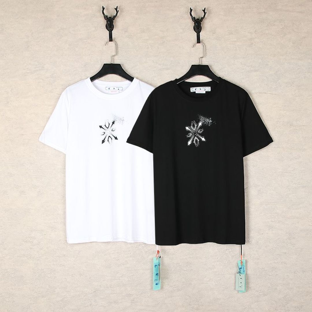 Off White Street Coolness: Black & White T-Shirts in Classic Style