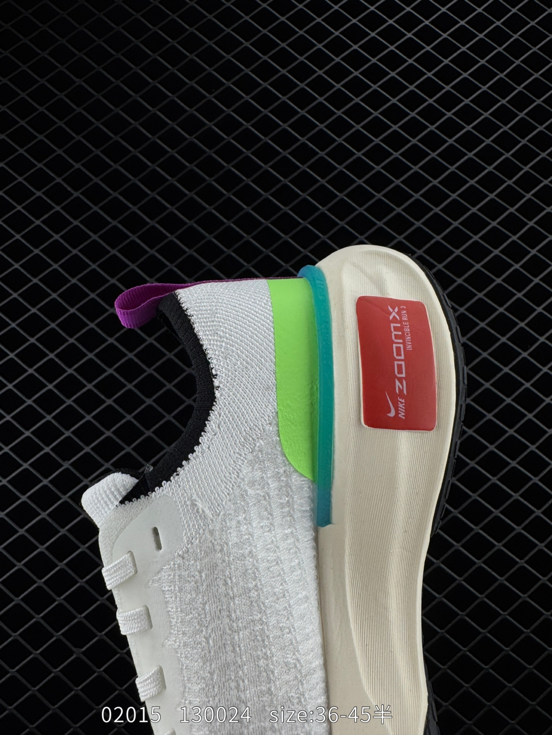 💰 120 Nike Zoomx Invincible Run FK 3休闲运动慢跑鞋
采用外露式Flyknit飞织面料鞋面材质 搭载ZoomX轻盈泡棉缓震科技中底
货号:DR2660-100
尺码:36 36.5 37.5 38 38.5 39 40 40.5 41 42 42.5 43 44 45
编码：130024