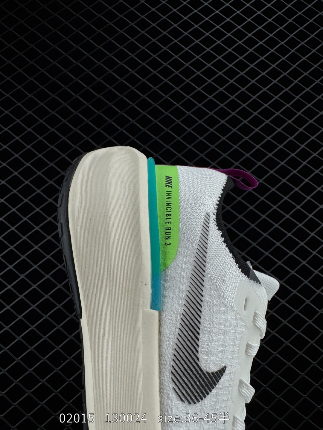 💰 120 Nike Zoomx Invincible Run FK 3休闲运动慢跑鞋
采用外露式Flyknit飞织面料鞋面材质 搭载ZoomX轻盈泡棉缓震科技中底
货号:DR2660-100
尺码:36 36.5 37.5 38 38.5 39 40 40.5 41 42 42.5 43 44 45
编码：130024