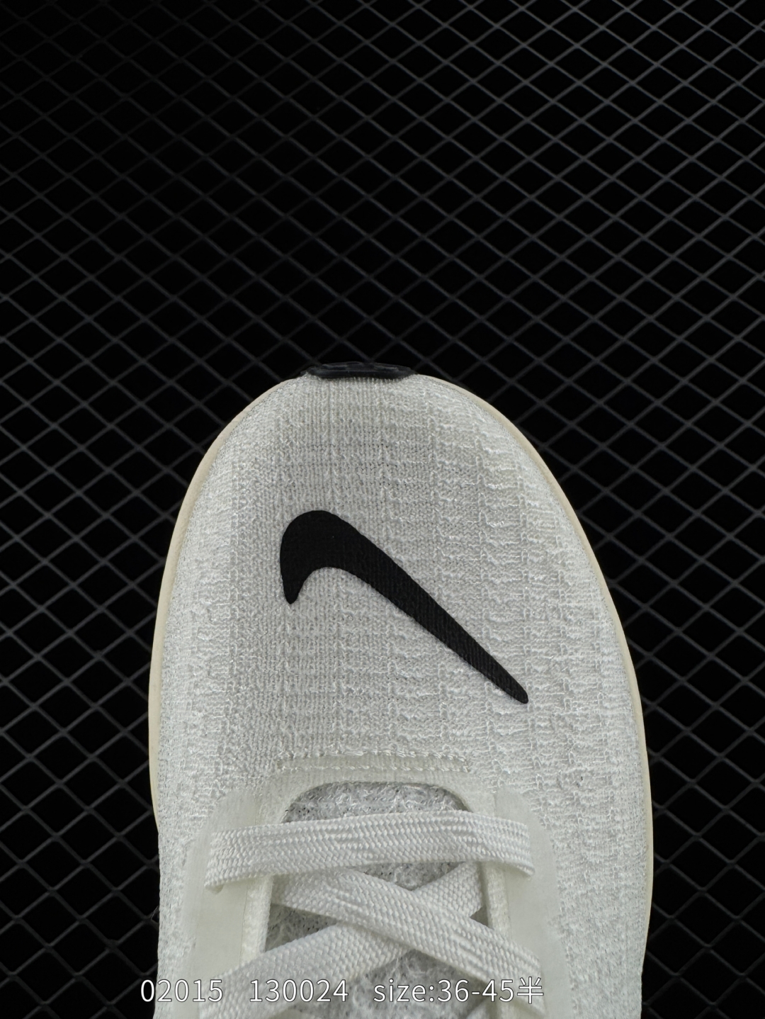💰 120 Nike Zoomx Invincible Run FK 3休闲运动慢跑鞋
采用外露式Flyknit飞织面料鞋面材质 搭载ZoomX轻盈泡棉缓震科技中底
货号:DR2660-100
尺码:36 36.5 37.5 38 38.5 39 40 40.5 41 42 42.5 43 44 45
编码：130024