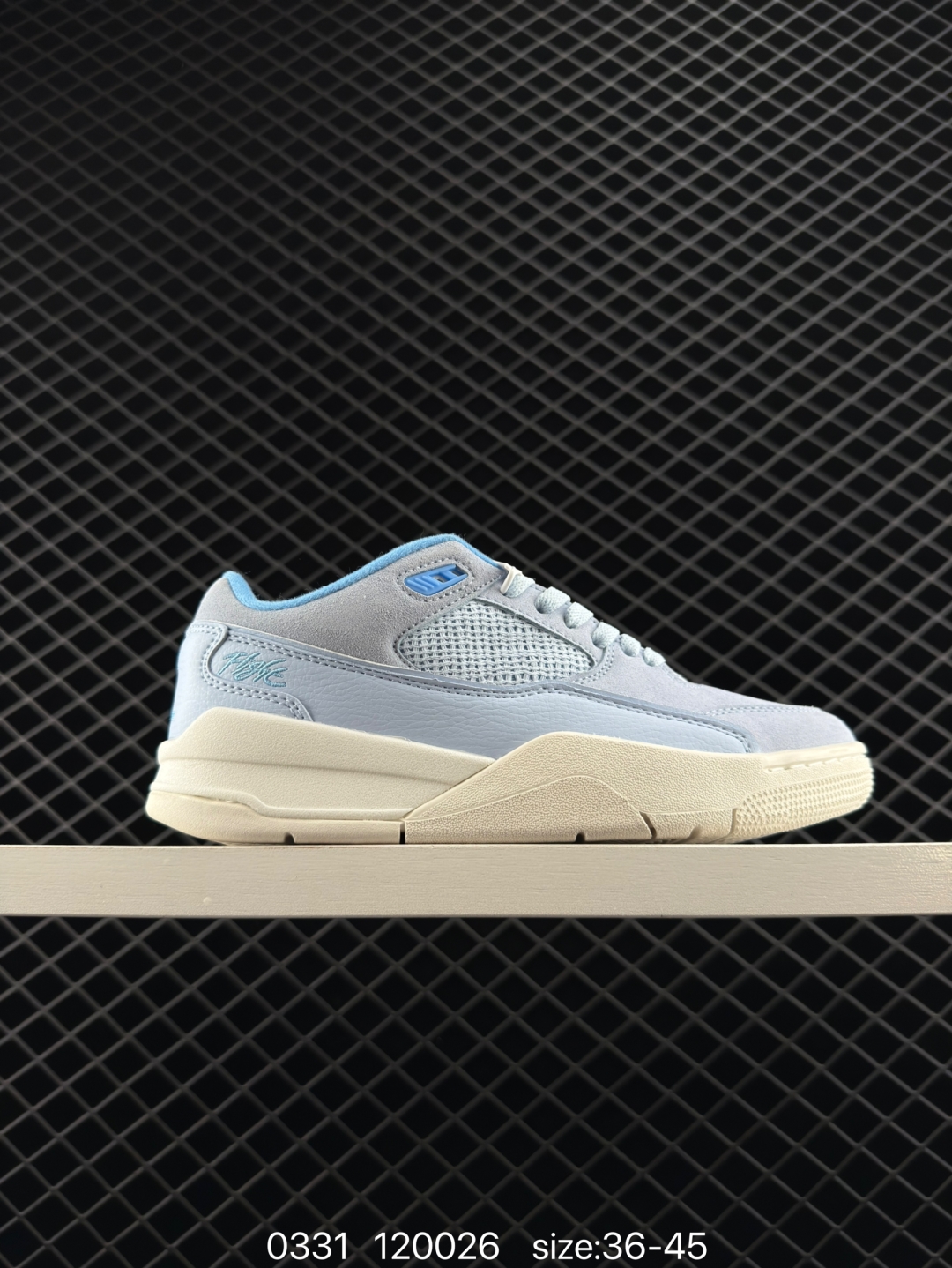 💰230
耐克 NIKE 乔丹 JORDAN FLIGHT COURT 时尚休闲 防滑耐磨 低帮运动鞋 复古篮球鞋 男女同款 Jordan「新鞋型」又来了!新配色曝光!滑板与篮球的有机结合,使得鞋款呈现不一样的风味。这款鞋集风格与性能于一身,体现了Jordan品牌的高端特色。其流畅设计、配色、高质量材料和标志性Jumpman标志,不仅提升了运动表现,还确保了舒适度和耐用性,是篮球运动员和时尚爱好者的理想选择。鞋底的设计不仅好看,走路也超舒服,无论是运动还是日常出街都适配。我愿称它为近期最爱的战靴,有了它出街回头率满满,谁穿谁好看!#flightcourt #潮鞋推荐 #是一眼就让人心动的鞋子 #一眼沦陷的好鞋 #质感不错的AJ分享
货号: HF3255
尺码: 36-45
编码: 120026