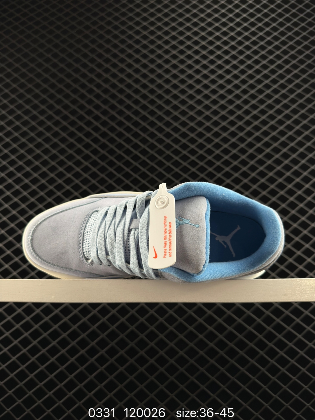 💰230
耐克 NIKE 乔丹 JORDAN FLIGHT COURT 时尚休闲 防滑耐磨 低帮运动鞋 复古篮球鞋 男女同款 Jordan「新鞋型」又来了!新配色曝光!滑板与篮球的有机结合,使得鞋款呈现不一样的风味。这款鞋集风格与性能于一身,体现了Jordan品牌的高端特色。其流畅设计、配色、高质量材料和标志性Jumpman标志,不仅提升了运动表现,还确保了舒适度和耐用性,是篮球运动员和时尚爱好者的理想选择。鞋底的设计不仅好看,走路也超舒服,无论是运动还是日常出街都适配。我愿称它为近期最爱的战靴,有了它出街回头率满满,谁穿谁好看!#flightcourt #潮鞋推荐 #是一眼就让人心动的鞋子 #一眼沦陷的好鞋 #质感不错的AJ分享
货号: HF3255
尺码: 36-45
编码: 120026