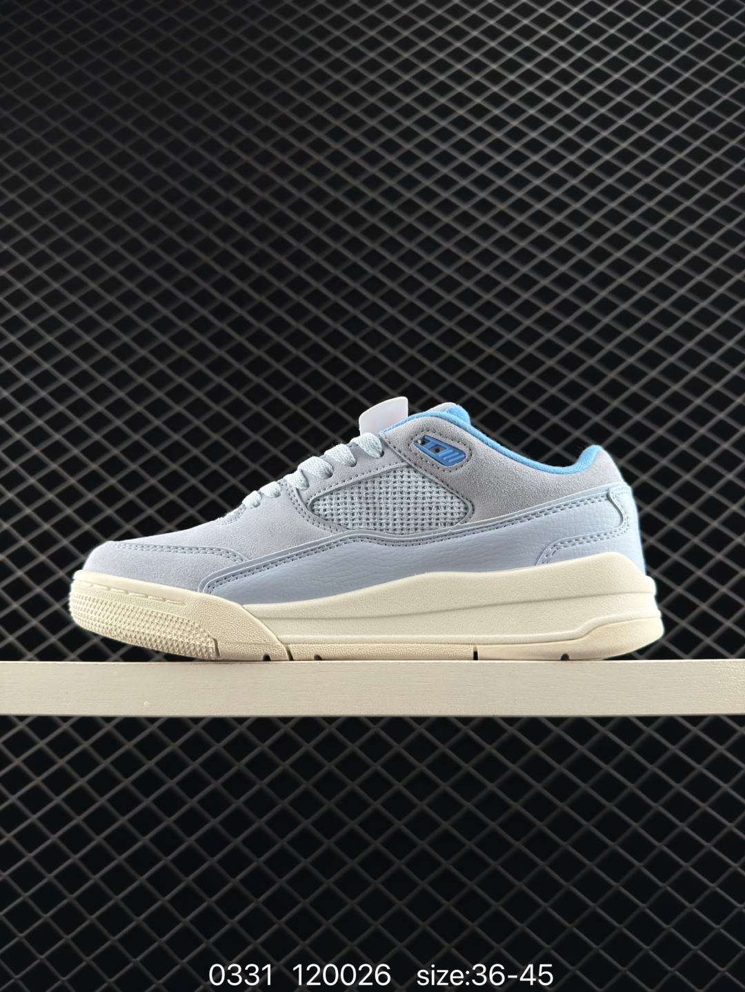 💰230
耐克 NIKE 乔丹 JORDAN FLIGHT COURT 时尚休闲 防滑耐磨 低帮运动鞋 复古篮球鞋 男女同款 Jordan「新鞋型」又来了!新配色曝光!滑板与篮球的有机结合,使得鞋款呈现不一样的风味。这款鞋集风格与性能于一身,体现了Jordan品牌的高端特色。其流畅设计、配色、高质量材料和标志性Jumpman标志,不仅提升了运动表现,还确保了舒适度和耐用性,是篮球运动员和时尚爱好者的理想选择。鞋底的设计不仅好看,走路也超舒服,无论是运动还是日常出街都适配。我愿称它为近期最爱的战靴,有了它出街回头率满满,谁穿谁好看!#flightcourt #潮鞋推荐 #是一眼就让人心动的鞋子 #一眼沦陷的好鞋 #质感不错的AJ分享
货号: HF3255
尺码: 36-45
编码: 120026