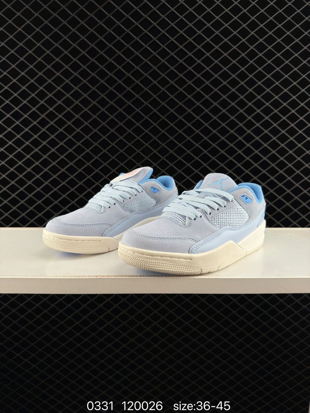 💰230
耐克 NIKE 乔丹 JORDAN FLIGHT COURT 时尚休闲 防滑耐磨 低帮运动鞋 复古篮球鞋 男女同款 Jordan「新鞋型」又来了!新配色曝光!滑板与篮球的有机结合,使得鞋款呈现不一样的风味。这款鞋集风格与性能于一身,体现了Jordan品牌的高端特色。其流畅设计、配色、高质量材料和标志性Jumpman标志,不仅提升了运动表现,还确保了舒适度和耐用性,是篮球运动员和时尚爱好者的理想选择。鞋底的设计不仅好看,走路也超舒服,无论是运动还是日常出街都适配。我愿称它为近期最爱的战靴,有了它出街回头率满满,谁穿谁好看!#flightcourt #潮鞋推荐 #是一眼就让人心动的鞋子 #一眼沦陷的好鞋 #质感不错的AJ分享
货号: HF3255
尺码: 36-45
编码: 120026