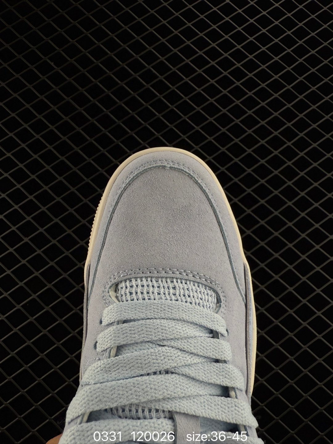 💰230
耐克 NIKE 乔丹 JORDAN FLIGHT COURT 时尚休闲 防滑耐磨 低帮运动鞋 复古篮球鞋 男女同款 Jordan「新鞋型」又来了!新配色曝光!滑板与篮球的有机结合,使得鞋款呈现不一样的风味。这款鞋集风格与性能于一身,体现了Jordan品牌的高端特色。其流畅设计、配色、高质量材料和标志性Jumpman标志,不仅提升了运动表现,还确保了舒适度和耐用性,是篮球运动员和时尚爱好者的理想选择。鞋底的设计不仅好看,走路也超舒服,无论是运动还是日常出街都适配。我愿称它为近期最爱的战靴,有了它出街回头率满满,谁穿谁好看!#flightcourt #潮鞋推荐 #是一眼就让人心动的鞋子 #一眼沦陷的好鞋 #质感不错的AJ分享
货号: HF3255
尺码: 36-45
编码: 120026