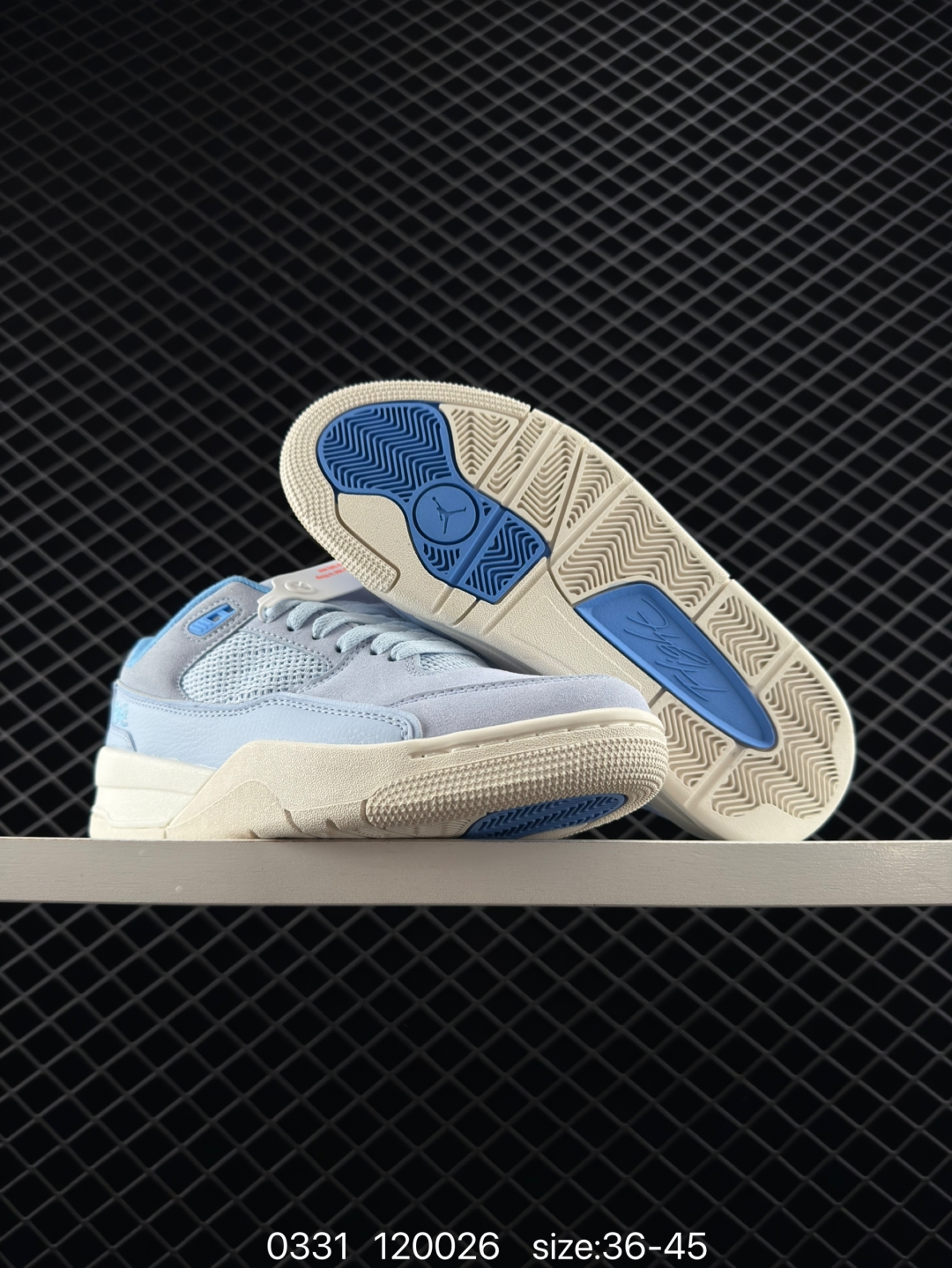 💰230
耐克 NIKE 乔丹 JORDAN FLIGHT COURT 时尚休闲 防滑耐磨 低帮运动鞋 复古篮球鞋 男女同款 Jordan「新鞋型」又来了!新配色曝光!滑板与篮球的有机结合,使得鞋款呈现不一样的风味。这款鞋集风格与性能于一身,体现了Jordan品牌的高端特色。其流畅设计、配色、高质量材料和标志性Jumpman标志,不仅提升了运动表现,还确保了舒适度和耐用性,是篮球运动员和时尚爱好者的理想选择。鞋底的设计不仅好看,走路也超舒服,无论是运动还是日常出街都适配。我愿称它为近期最爱的战靴,有了它出街回头率满满,谁穿谁好看!#flightcourt #潮鞋推荐 #是一眼就让人心动的鞋子 #一眼沦陷的好鞋 #质感不错的AJ分享
货号: HF3255
尺码: 36-45
编码: 120026