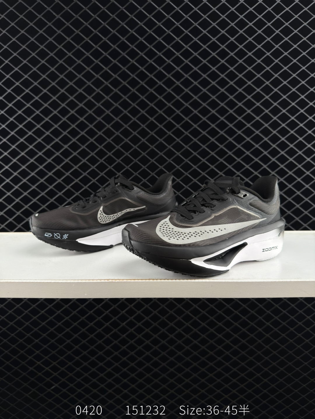  💰220 公司级 ✅NIKE AIR Zoom RIVAL Fly 6 超轻跑步鞋
织物减震轻盈跑步鞋 内置真碳 纯原版本 
该鞋款专为训练和竞速而生 助力疾速畅跑
采用柔软的泡绵缓震配置 结合不易磨损橡胶
官方货号: FN8455 1003137
尺码：39 40 40.5 41 42 42.5 43 44 44.5 45 46
编码151232