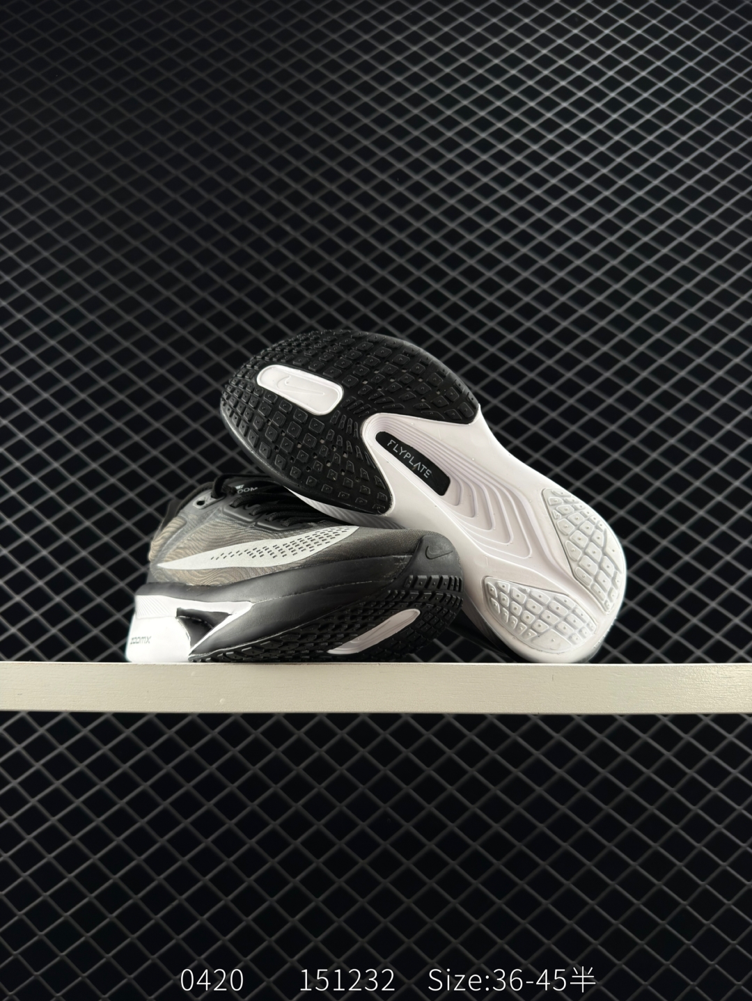  💰220 公司级 ✅NIKE AIR Zoom RIVAL Fly 6 超轻跑步鞋
织物减震轻盈跑步鞋 内置真碳 纯原版本 
该鞋款专为训练和竞速而生 助力疾速畅跑
采用柔软的泡绵缓震配置 结合不易磨损橡胶
官方货号: FN8455 1003137
尺码：39 40 40.5 41 42 42.5 43 44 44.5 45 46
编码151232