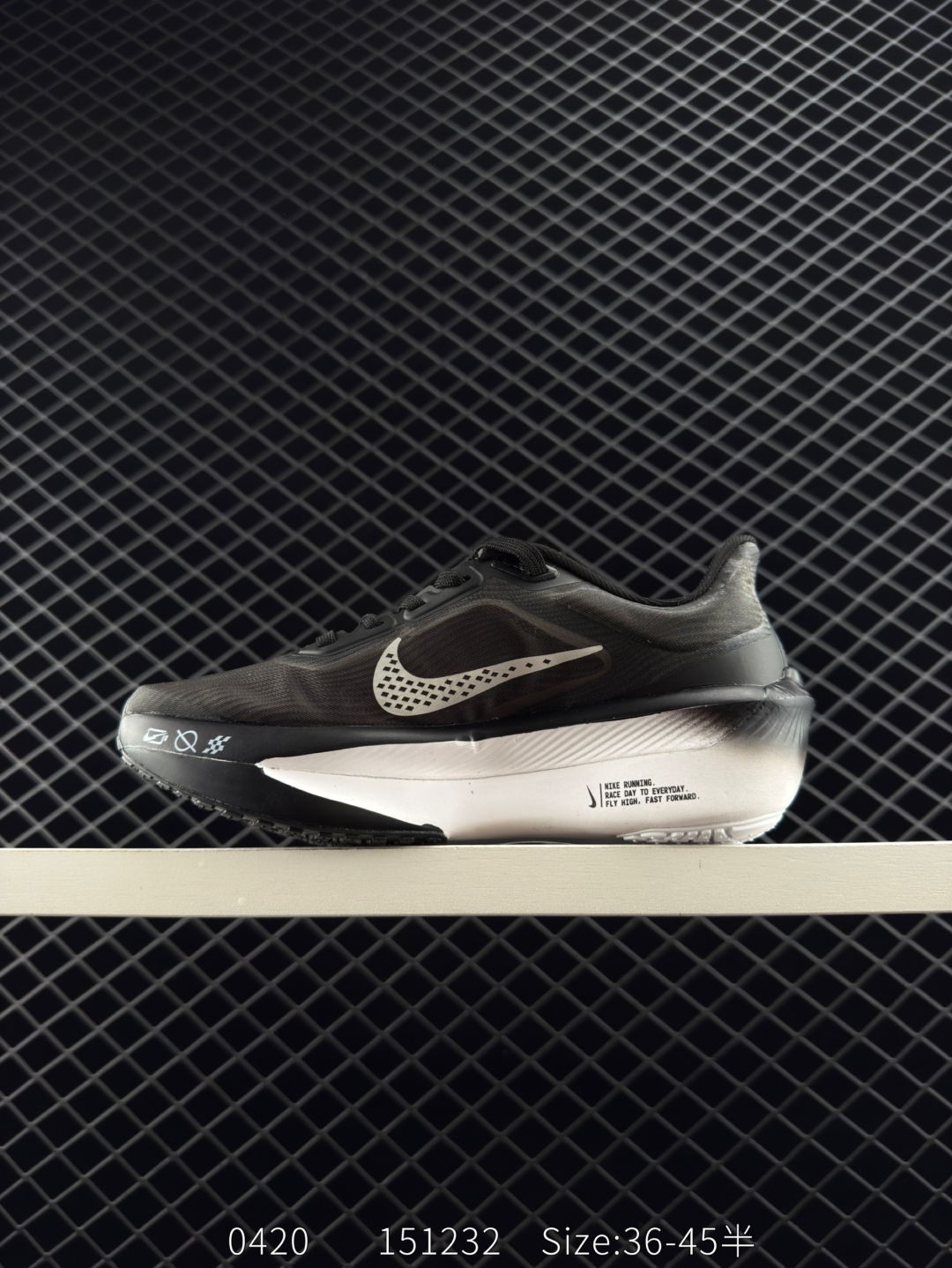  💰220 公司级 ✅NIKE AIR Zoom RIVAL Fly 6 超轻跑步鞋
织物减震轻盈跑步鞋 内置真碳 纯原版本 
该鞋款专为训练和竞速而生 助力疾速畅跑
采用柔软的泡绵缓震配置 结合不易磨损橡胶
官方货号: FN8455 1003137
尺码：39 40 40.5 41 42 42.5 43 44 44.5 45 46
编码151232