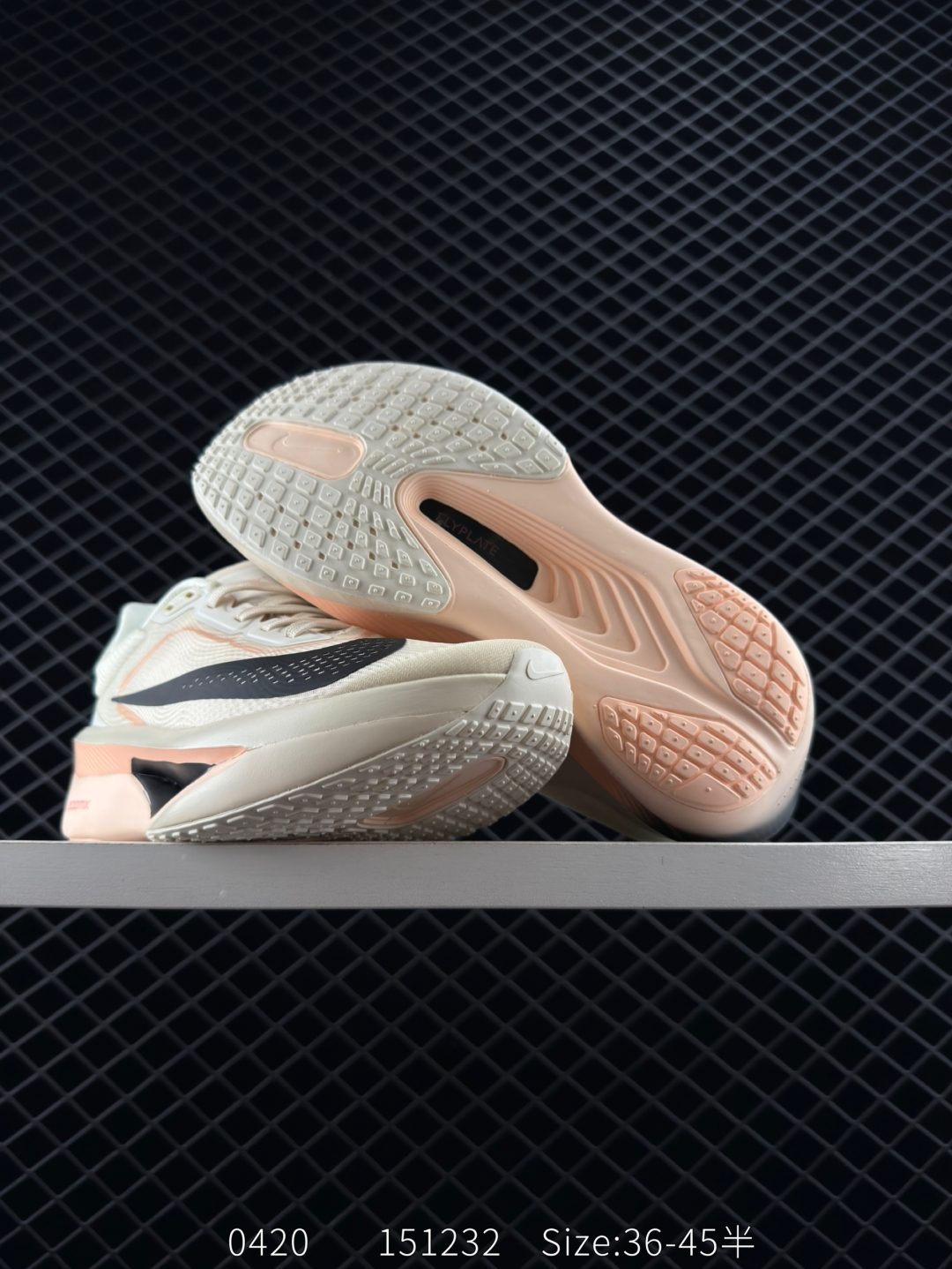  🈴💰220 公司级 ✅NIKE AIR Zoom RIVAL Fly 6 超轻跑步鞋
织物减震轻盈跑步鞋 内置真碳 纯原版本 
该鞋款专为训练和竞速而生 助力疾速畅跑
采用柔软的泡绵缓震配置 结合不易磨损橡胶
官方货号: FN8455 1003137
尺码：39 40 40.5 41 42 42.5 43 44 44.5 45 46
编码151232
