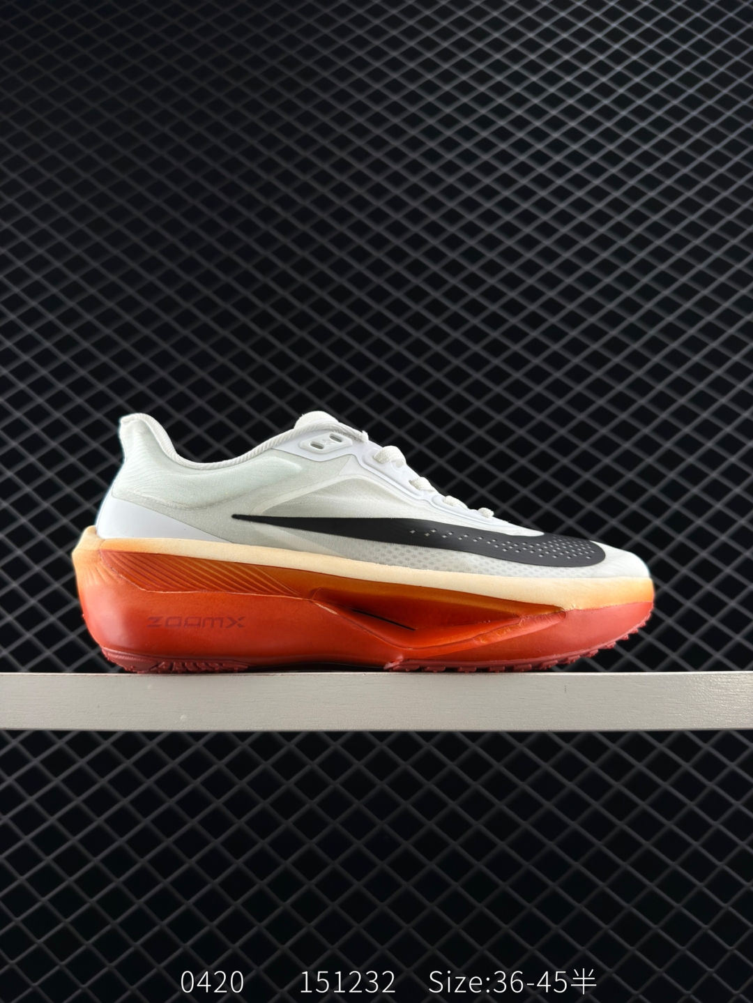  🈴💰220 公司级 ✅NIKE AIR Zoom RIVAL Fly 6 超轻跑步鞋
织物减震轻盈跑步鞋 内置真碳 纯原版本 
该鞋款专为训练和竞速而生 助力疾速畅跑
采用柔软的泡绵缓震配置 结合不易磨损橡胶
官方货号: FN8455 1003137
尺码：39 40 40.5 41 42 42.5 43 44 44.5 45 46
编码151232