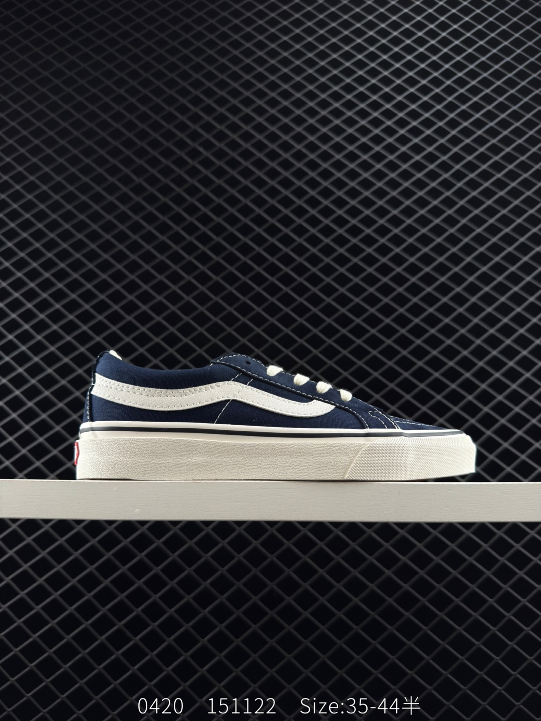 💰230
定义简约百搭款 强烈推荐‼
万斯Vans SK8-Low 藏蓝
全新一代 低帮硫化帆布鞋
该鞋款以白线勾勒出整体造型效果,以黑白两副鞋带穿搭做为更加搭配效果,藏蓝色亚光面打造整体鞋身,以SK8-low鞋身为蓝本,藏蓝的风格极具辨识度,上脚更容易凸显自我穿搭功力
编码:151122 Size:35~44硫化半