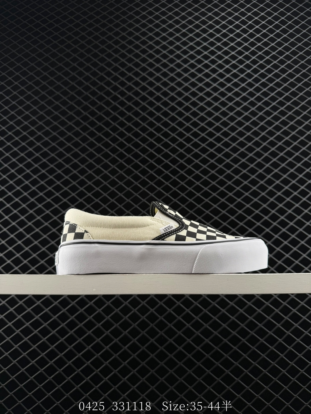 🈴💰210
万斯Vans Slip On 棋盘格一脚蹬 
尺码：35 36 36.5 37 38 38.5 39 40 40.5 41 42 42.5 43 44
编码：331118