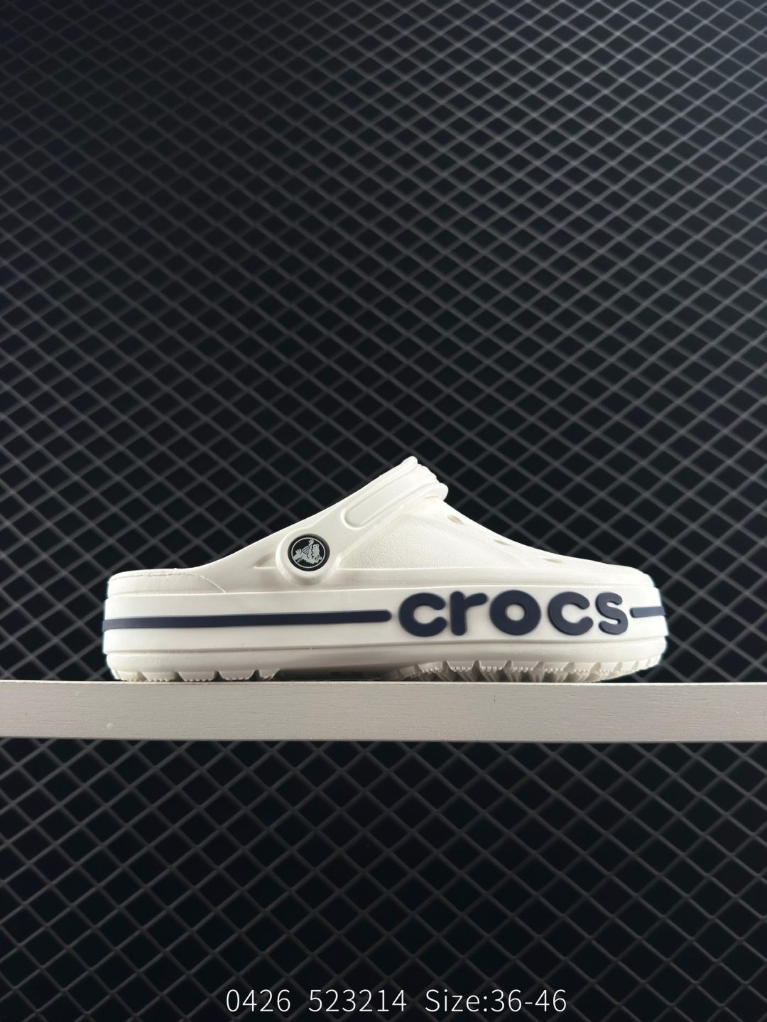 🈴💰150
✅卡骆驰Crocs Classic Clog 卡骆驰全系列休闲沙滩洞洞拖鞋凉鞋 超轻Croslite专利材料打造 鞋面更加耐用易清洗 该鞋款轻盈舒适 2002年 经典克骆格诞生 秉承外形简单 穿着舒适的初衷 不断为消费者带来舒适的穿着体验 穿出“趣”味 鞋面洞洞可搭彰显个性的智必星 一鞋两穿 可调节式后跟带增添鞋身的稳固性能 放前面变成愜意舒适的凉拖 放后面行走跑跳更加稳妥 Croslite ™材料 封闭式细胞树脂 能够在体温作用下自动变形以适应脚部形状 涉水性优秀的同时易于清洁 抓地力强 不易打滑 Crocs的核心理念:轻便 灵活 全方位的舒适感
货号:205089-4CC
编码:523214
Size:36~46
