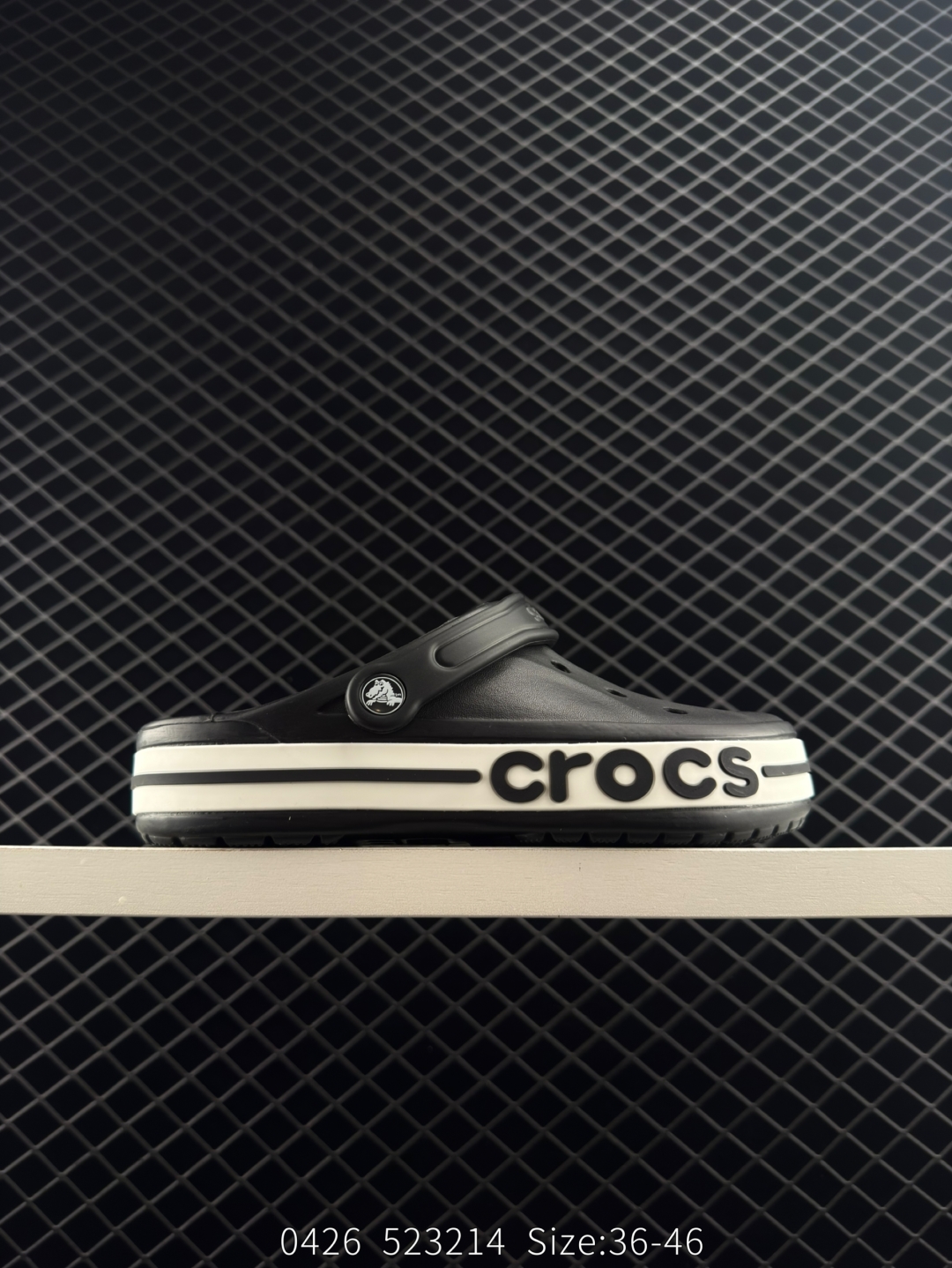 🈴💰150
✅卡骆驰Crocs Classic Clog 卡骆驰全系列休闲沙滩洞洞拖鞋凉鞋 超轻Croslite专利材料打造 鞋面更加耐用易清洗 该鞋款轻盈舒适 2002年 经典克骆格诞生 秉承外形简单 穿着舒适的初衷 不断为消费者带来舒适的穿着体验 穿出“趣”味 鞋面洞洞可搭彰显个性的智必星 一鞋两穿 可调节式后跟带增添鞋身的稳固性能 放前面变成愜意舒适的凉拖 放后面行走跑跳更加稳妥 Croslite ™材料 封闭式细胞树脂 能够在体温作用下自动变形以适应脚部形状 涉水性优秀的同时易于清洁 抓地力强 不易打滑 Crocs的核心理念:轻便 灵活 全方位的舒适感
货号:205089-4CC
编码:523214
Size:36~46