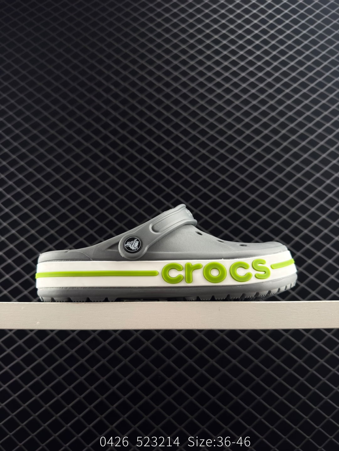 🈴💰150
✅卡骆驰Crocs Classic Clog 卡骆驰全系列休闲沙滩洞洞拖鞋凉鞋 超轻Croslite专利材料打造 鞋面更加耐用易清洗 该鞋款轻盈舒适 2002年 经典克骆格诞生 秉承外形简单 穿着舒适的初衷 不断为消费者带来舒适的穿着体验 穿出“趣”味 鞋面洞洞可搭彰显个性的智必星 一鞋两穿 可调节式后跟带增添鞋身的稳固性能 放前面变成愜意舒适的凉拖 放后面行走跑跳更加稳妥 Croslite ™材料 封闭式细胞树脂 能够在体温作用下自动变形以适应脚部形状 涉水性优秀的同时易于清洁 抓地力强 不易打滑 Crocs的核心理念:轻便 灵活 全方位的舒适感
货号:205089-4CC
编码:523214
Size:36~46