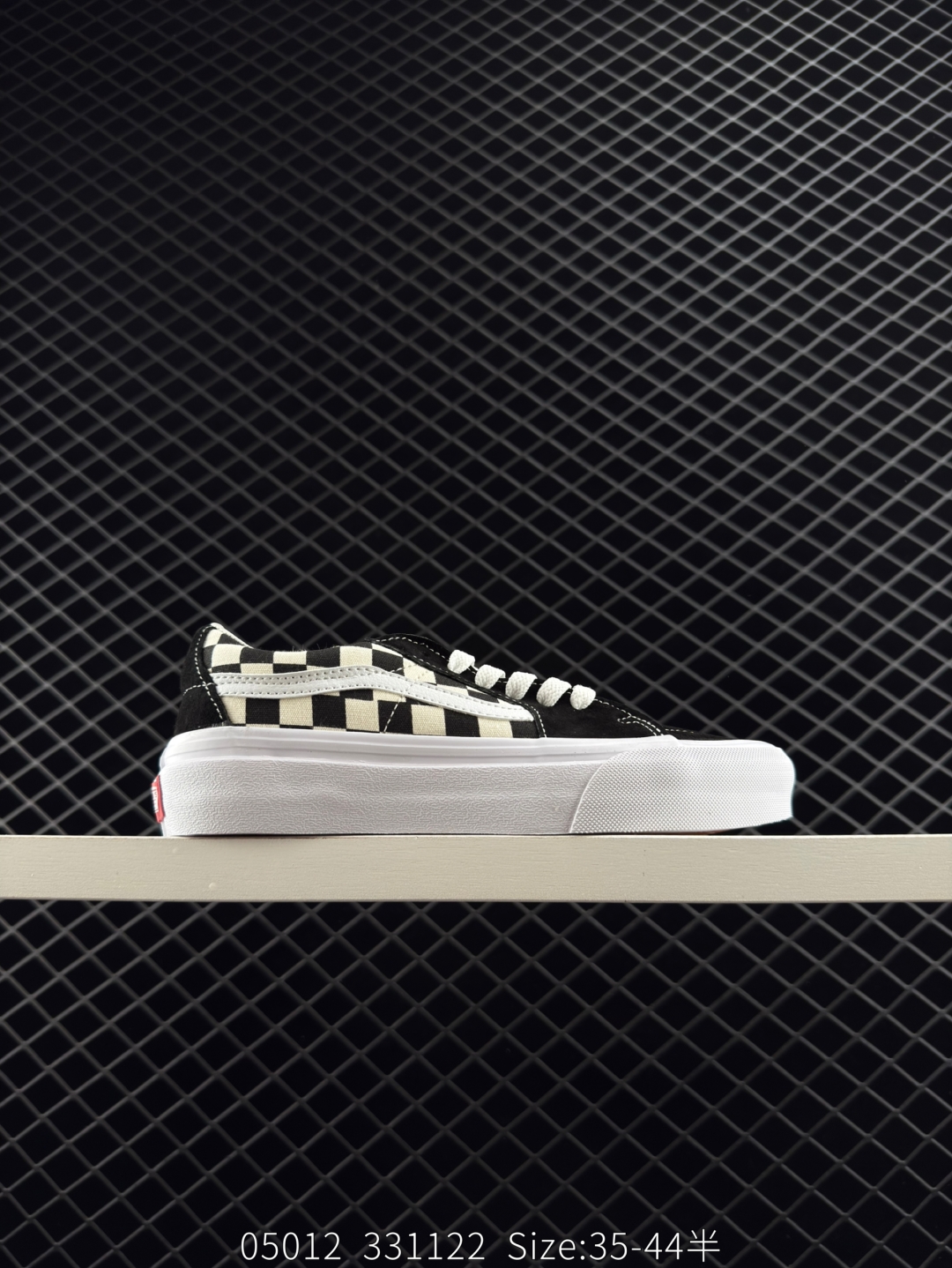 💰230
硫化工艺 万斯/VANS SK8-LOW 经典黑白/棋盘格 低帮休闲硫化帆布鞋
工艺:硫化1:1(重量1:1、真标、原钢印、材质标、鞋型标、合格证)
尺码:35 36 36.5 37 38 38.5 39 40 40.5 41 42 42.5 43 44
编码:331122