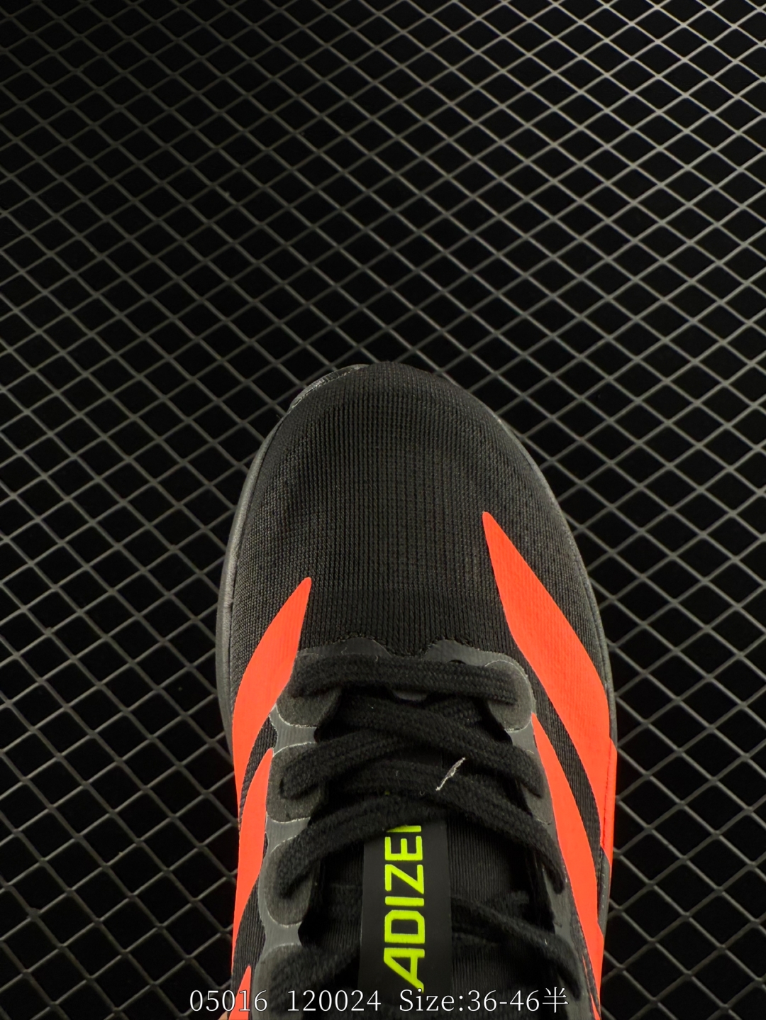 💰220
Adidas Adizero Evo SL M
阿迪超轻透气缓震跑鞋
整体外观造型与adiZero Adios Pro EVO 1非常相似 中底配置方面搭载全掌Lightstrike Pro 
鞋面采用透气网面示人 契合日常训练鞋的定位 更加耐用
外底给到了马牌橡胶 及上代竞速旗舰adidas Adizero Adios Pro 3区域分布
官方货号: JR3414
尺码：36～46带半码
编号：120024
