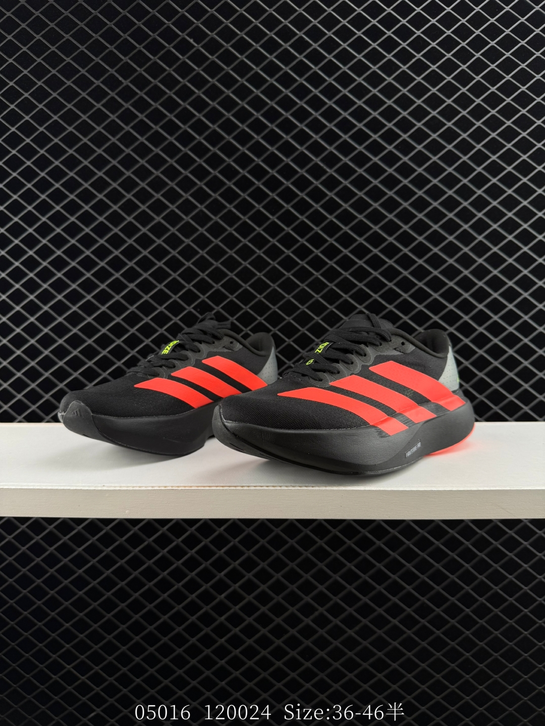 💰220
Adidas Adizero Evo SL M
阿迪超轻透气缓震跑鞋
整体外观造型与adiZero Adios Pro EVO 1非常相似 中底配置方面搭载全掌Lightstrike Pro 
鞋面采用透气网面示人 契合日常训练鞋的定位 更加耐用
外底给到了马牌橡胶 及上代竞速旗舰adidas Adizero Adios Pro 3区域分布
官方货号: JR3414
尺码：36～46带半码
编号：120024
