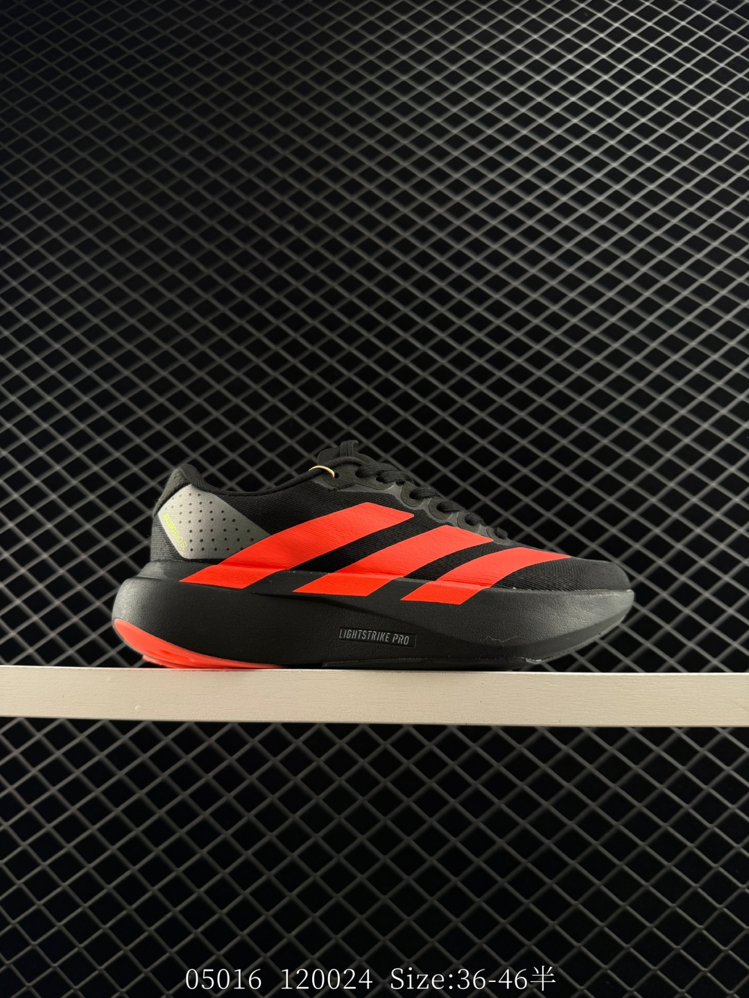💰220
Adidas Adizero Evo SL M
阿迪超轻透气缓震跑鞋
整体外观造型与adiZero Adios Pro EVO 1非常相似 中底配置方面搭载全掌Lightstrike Pro 
鞋面采用透气网面示人 契合日常训练鞋的定位 更加耐用
外底给到了马牌橡胶 及上代竞速旗舰adidas Adizero Adios Pro 3区域分布
官方货号: JR3414
尺码：36～46带半码
编号：120024
