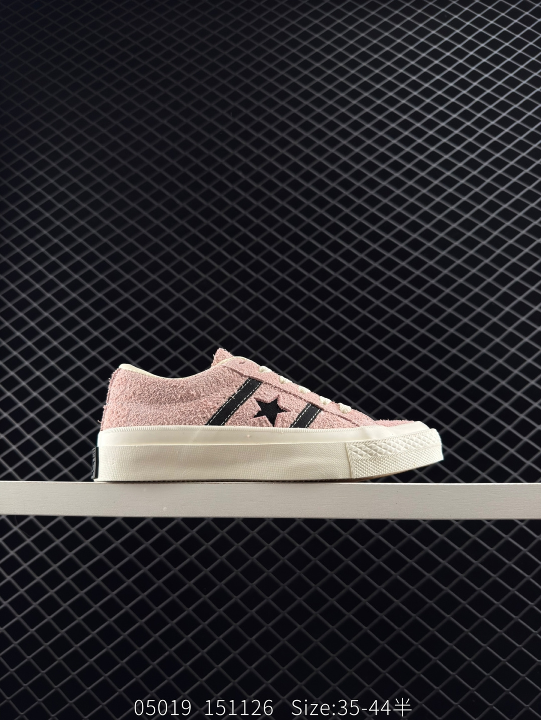 💰255 
匡威CONVERSE匡威 One Star Academy Pro翻毛皮运动休闲板鞋  一星系列经典低帮复古麂皮休闲百搭硫化板鞋
男女鞋真标硫化工艺#双层围条夹布防开胶工艺#内嵌EVA缓震鞋底装置❗
尺码：35 36 36.5 37 37.5 38 39.5 40 41 41.5 42 42.5 43 44
编码151126 Size:35～44硫化半