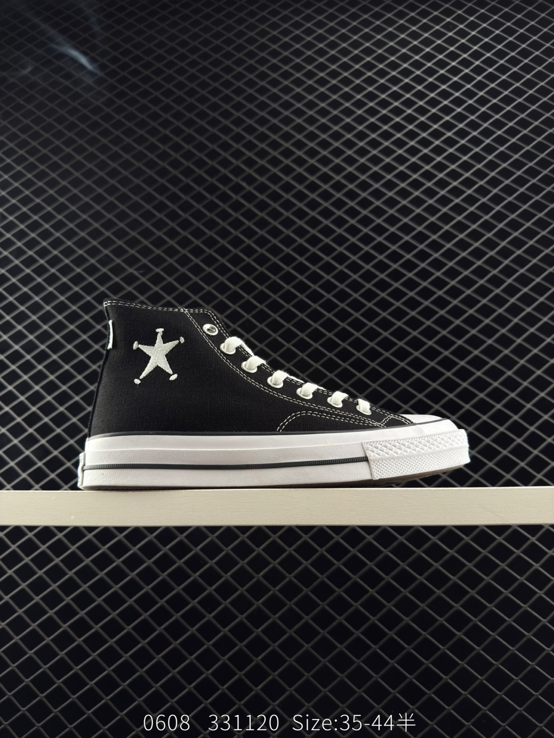 💰220
Stussy x Converse Chuck Taylor 
斯图西全新联名鞋款‼️
海外地区同步发售 美国潮牌 斯图西Stussy与匡威联手打造的全新1970s联名帆布鞋 
鞋面采用亚麻结构制成 舒适透气 全鞋最大亮点就是星星刺绣标志🌟你心动了吗？
货号：A01765C
Size：35-44（36.5 37.5 39.5 41.5 42.5）
编码：331120