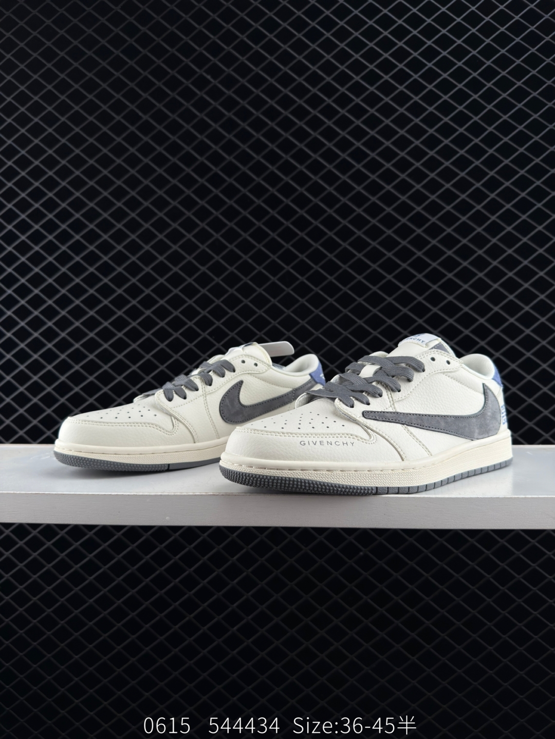 💰230
Louis Vuitton x Travis Scott x Air Jordan 1 Low 路易威登 x AJ1 低帮 LV米白蓝倒勾联名 AJ1 乔丹1代 aj1 乔1 低邦 LV米白绿倒勾联名 乔丹篮球鞋系列 鞋身延续了此前的设计,通体采用皮革材质覆盖,营造出极佳的质感;配色方面以米灰白色为底搭配米黄色框架呈现,标志性的反钩Swoosh Logo采用绿色呈现,内侧则辅以绿色Swoosh Logo点缀,鞋舌等多处TS标志性元素均得以保留;鞋舌白色绣标上点缀绿色LV标志,鞋身内侧Cactus Jack厂牌Logo采用绿色点缀,后跟的厂牌标志以及Wings Logo均采用黄色缝线打造,彰显联名身份;中底部分也使用了氧化做旧效果,外底则采用棕色橡胶完善整体设计收尾。
货号:LX1988-111
Size:36-45带半码
编码:544434