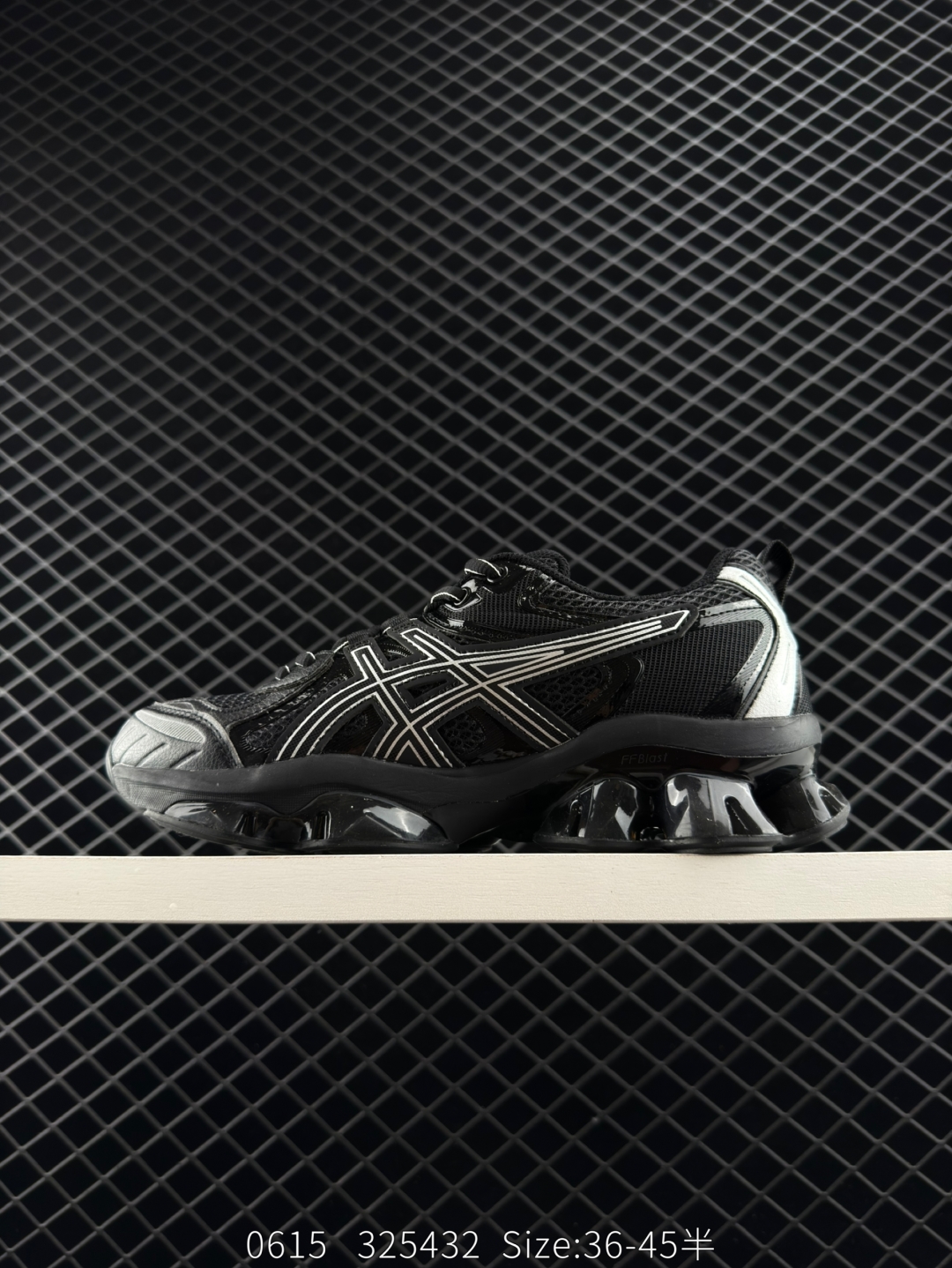 💰220
Asics Gel-Quantun Kinetic 亚瑟士 复古休闲运动鞋厚底增高老爹鞋 
#采用 GEL Scutoid 技术的橡胶鞋底。在拥有拥有相同外底科技的基础上，与早先推出的 Kiko Kostadinov 联名款 GEL-QUANTUM ZIENTZIA 十分相似，不失为具有 Ki 味的平替选择。
货号：1203A270-021
尺码：36-45带半码
编码：325432
