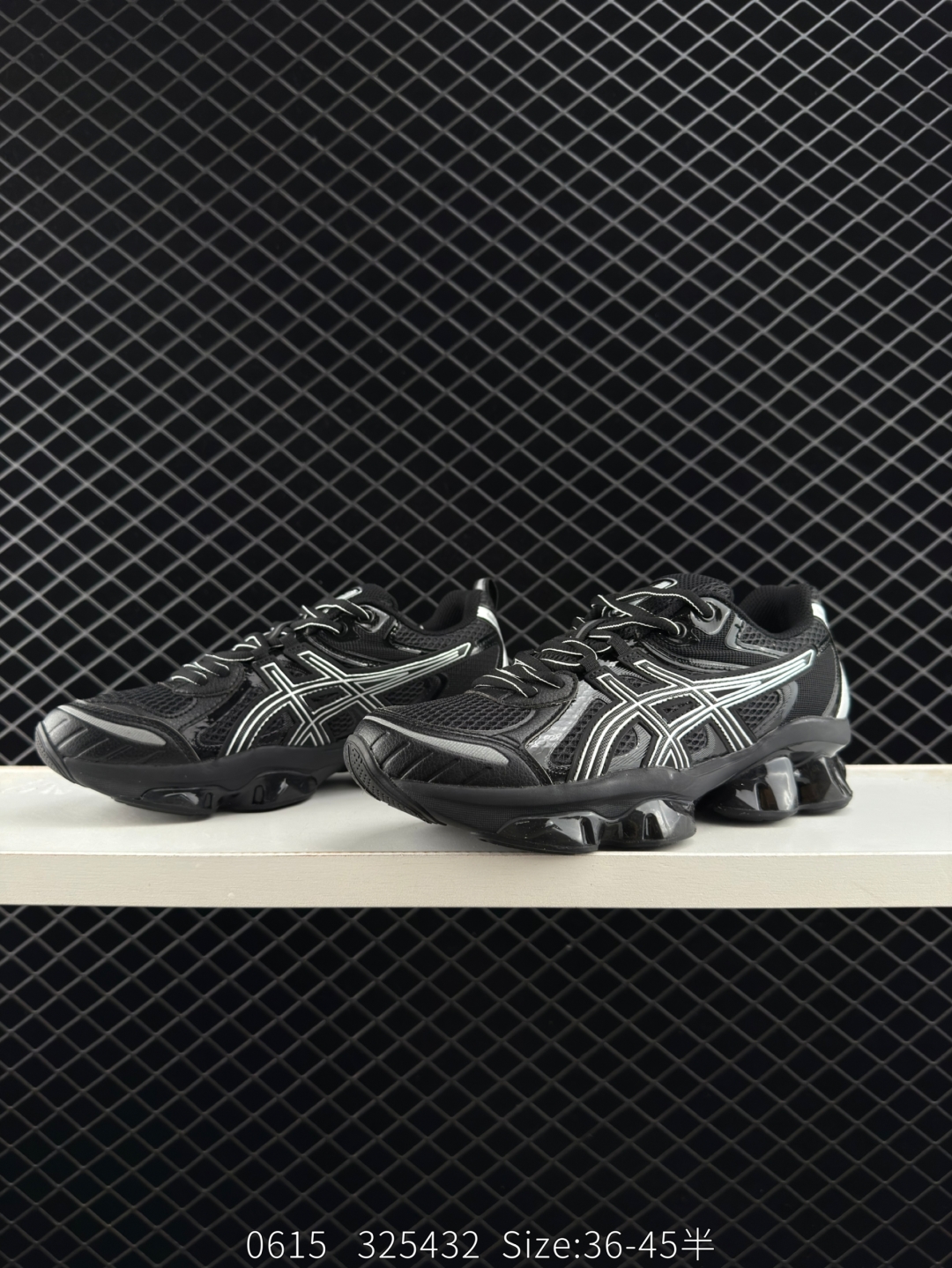 💰220
Asics Gel-Quantun Kinetic 亚瑟士 复古休闲运动鞋厚底增高老爹鞋 
#采用 GEL Scutoid 技术的橡胶鞋底。在拥有拥有相同外底科技的基础上，与早先推出的 Kiko Kostadinov 联名款 GEL-QUANTUM ZIENTZIA 十分相似，不失为具有 Ki 味的平替选择。
货号：1203A270-021
尺码：36-45带半码
编码：325432