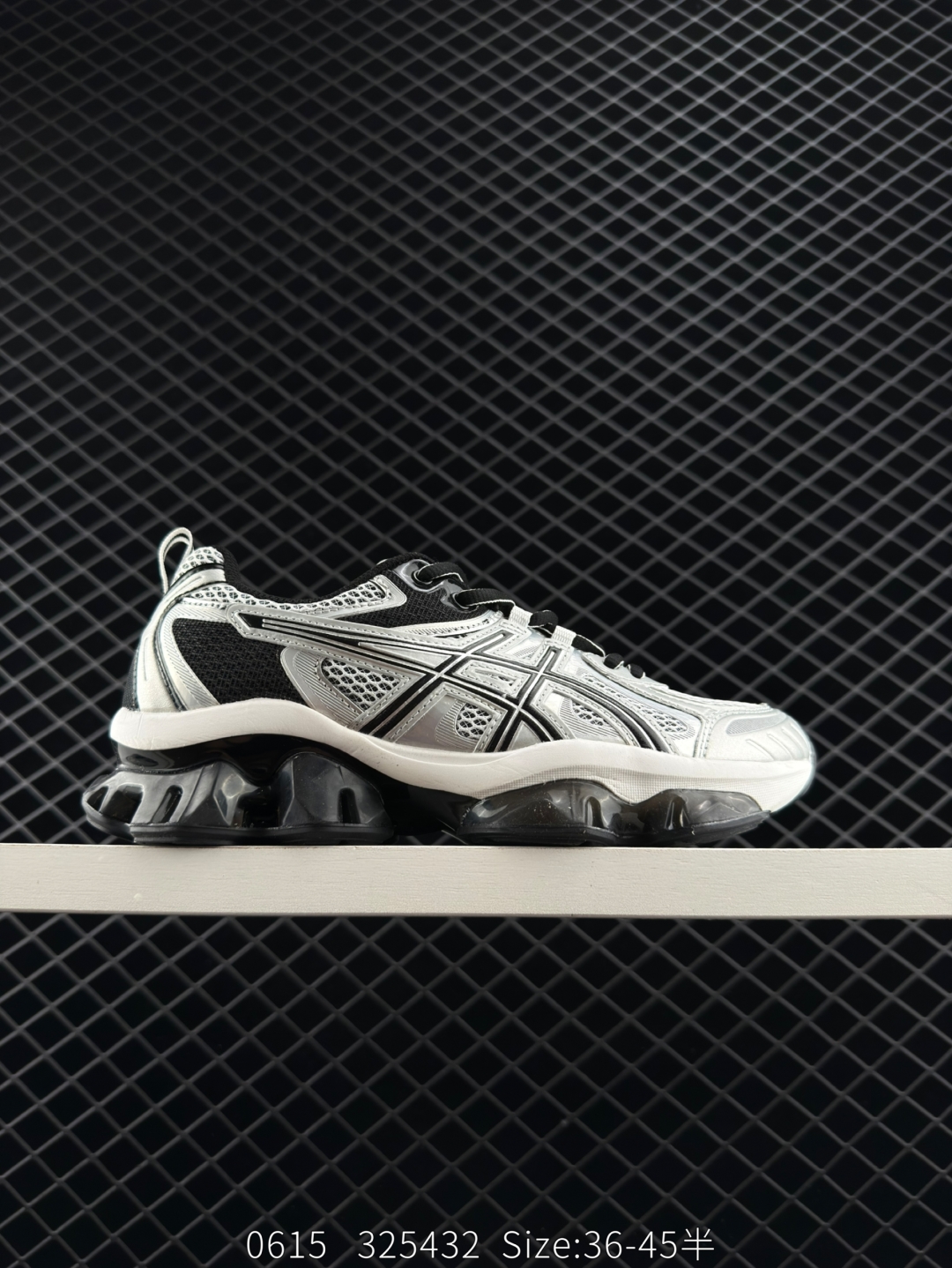 🈴💰220
Asics Gel-Quantun Kinetic 亚瑟士 复古休闲运动鞋厚底增高老爹鞋 
#采用 GEL Scutoid 技术的橡胶鞋底。在拥有拥有相同外底科技的基础上，与早先推出的 Kiko Kostadinov 联名款 GEL-QUANTUM ZIENTZIA 十分相似，不失为具有 Ki 味的平替选择。
货号：1203A270-021
尺码：36-45带半码
编码：325432