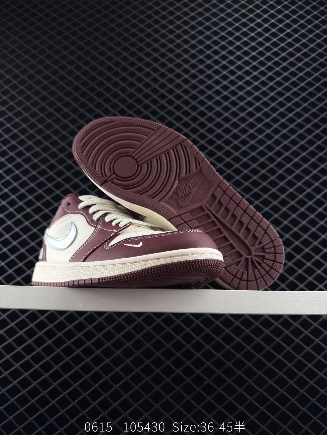💰210
公司级✅NK Dunk Low Retro “DIY高端定制”
低帮休闲运动板鞋
原装头层材料 用料绝不含糊 独家版型蒸餾加工帶來的是更好的视觉和脚感体验 清洁度 电绣工艺 皮料切割干净无任何毛边 细节完美
货号：XX9910 010
尺码：36 36.5 37.5 38 38.5 39 40 40.5 41 42 42.5 43 44 45
编码：105430