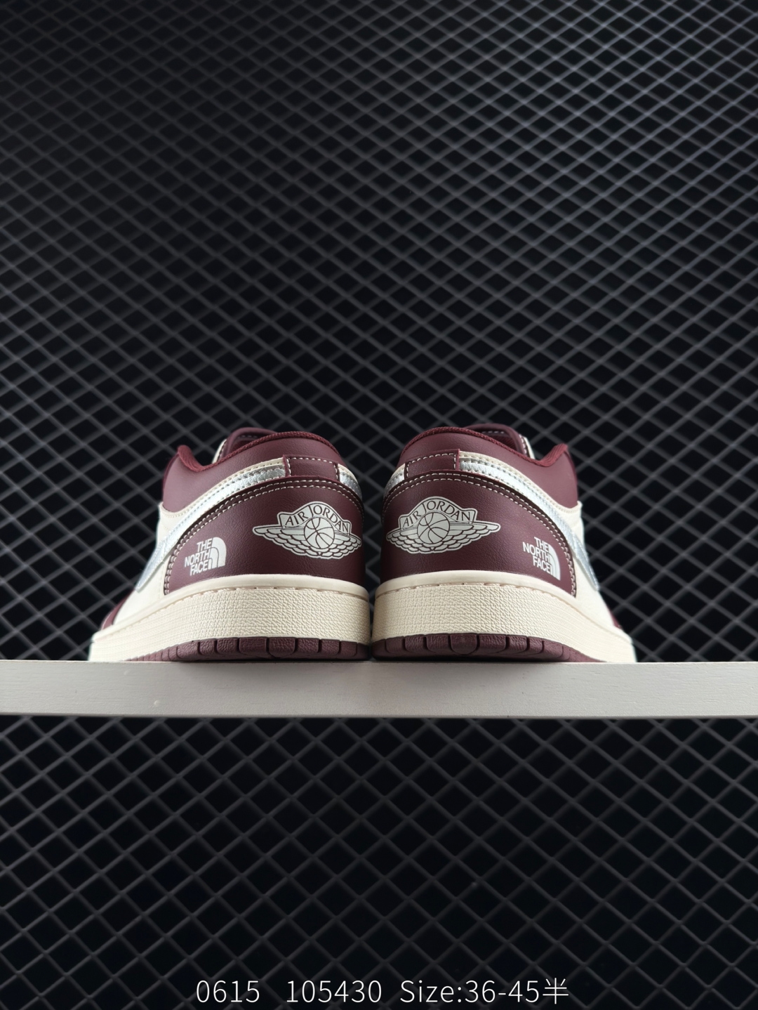 💰210
公司级✅NK Dunk Low Retro “DIY高端定制”
低帮休闲运动板鞋
原装头层材料 用料绝不含糊 独家版型蒸餾加工帶來的是更好的视觉和脚感体验 清洁度 电绣工艺 皮料切割干净无任何毛边 细节完美
货号：XX9910 010
尺码：36 36.5 37.5 38 38.5 39 40 40.5 41 42 42.5 43 44 45
编码：105430