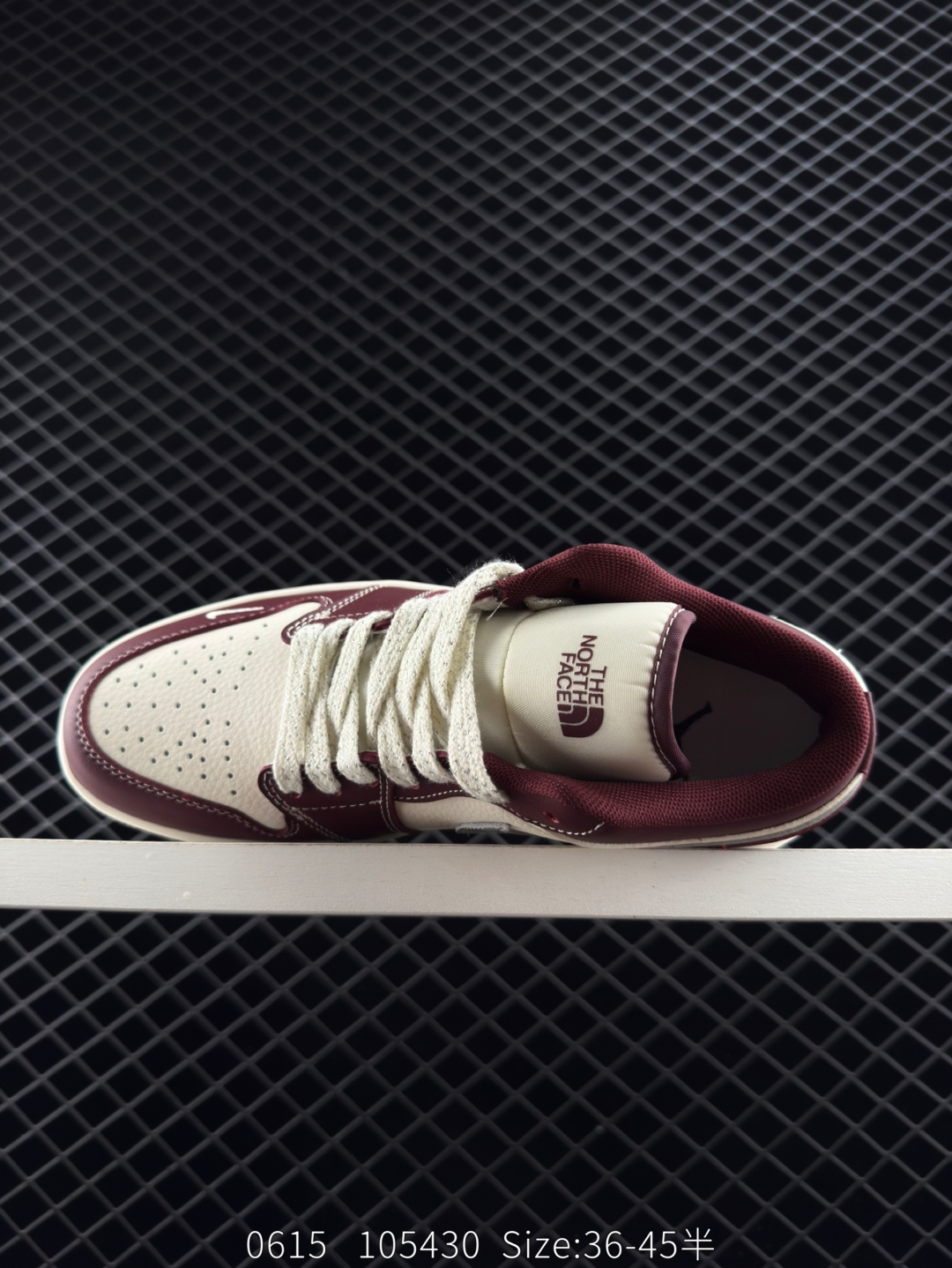 💰210
公司级✅NK Dunk Low Retro “DIY高端定制”
低帮休闲运动板鞋
原装头层材料 用料绝不含糊 独家版型蒸餾加工帶來的是更好的视觉和脚感体验 清洁度 电绣工艺 皮料切割干净无任何毛边 细节完美
货号：XX9910 010
尺码：36 36.5 37.5 38 38.5 39 40 40.5 41 42 42.5 43 44 45
编码：105430