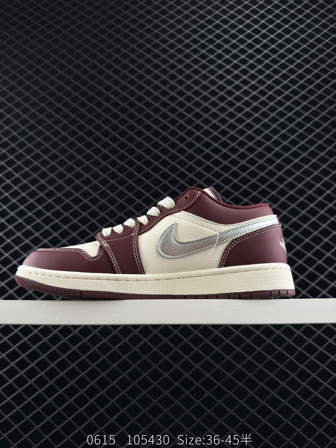 💰210
公司级✅NK Dunk Low Retro “DIY高端定制”
低帮休闲运动板鞋
原装头层材料 用料绝不含糊 独家版型蒸餾加工帶來的是更好的视觉和脚感体验 清洁度 电绣工艺 皮料切割干净无任何毛边 细节完美
货号：XX9910 010
尺码：36 36.5 37.5 38 38.5 39 40 40.5 41 42 42.5 43 44 45
编码：105430