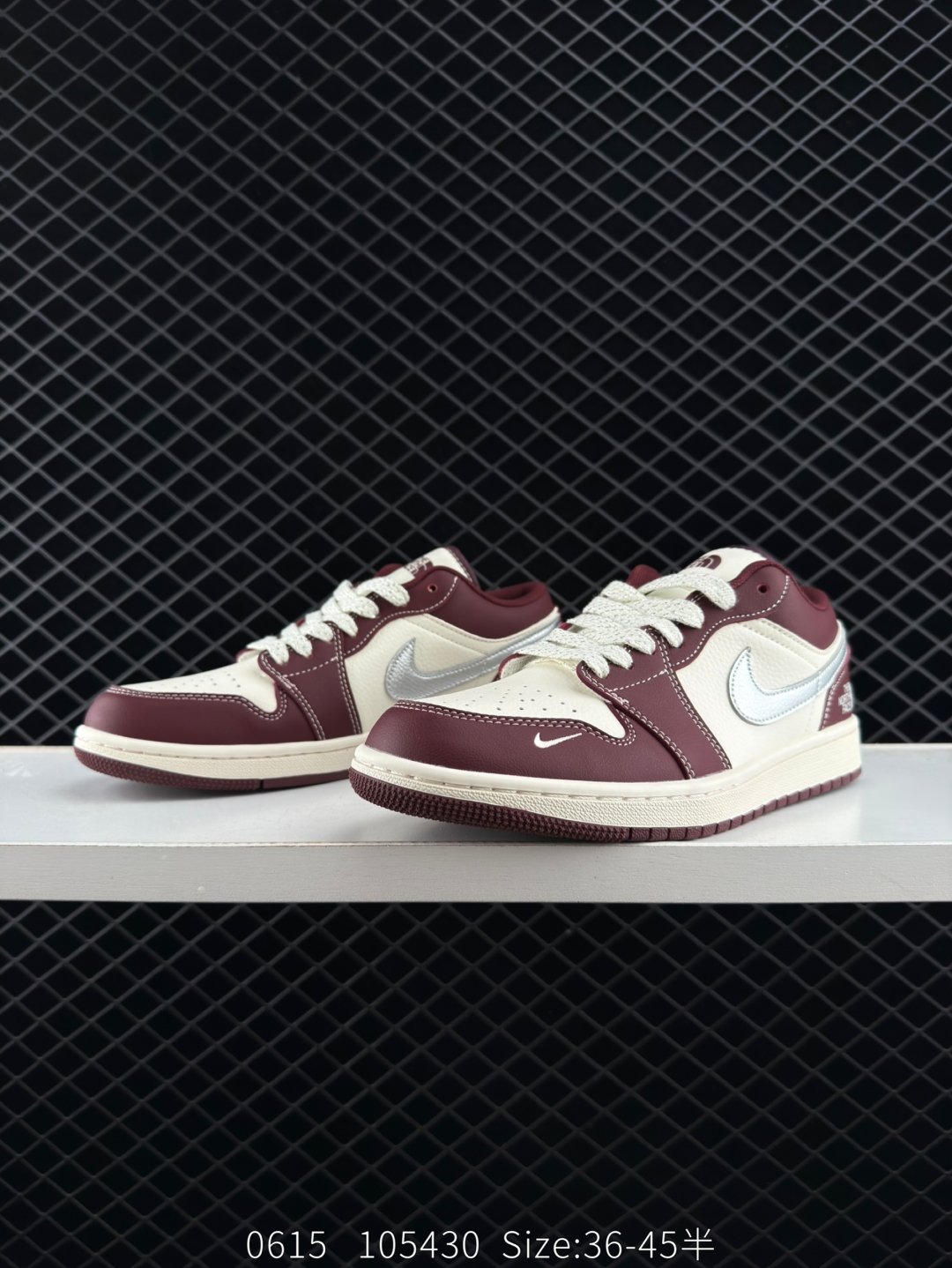 💰210
公司级✅NK Dunk Low Retro “DIY高端定制”
低帮休闲运动板鞋
原装头层材料 用料绝不含糊 独家版型蒸餾加工帶來的是更好的视觉和脚感体验 清洁度 电绣工艺 皮料切割干净无任何毛边 细节完美
货号：XX9910 010
尺码：36 36.5 37.5 38 38.5 39 40 40.5 41 42 42.5 43 44 45
编码：105430