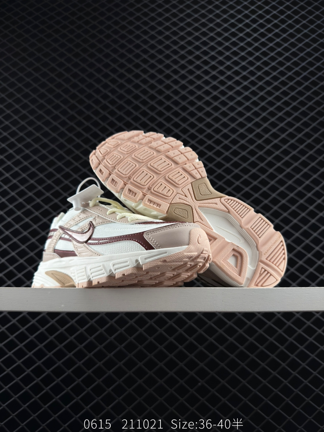 🈴💰165
✅Nike WMNS NIKE INITIAOR 复古单品
专为实现舒适畅跑而打造，Nike lnitiator跑步鞋采用透气鞋面，巧搭轻量中底，提供轻盈减震防护效果动态支撑减震防滑耐磨透气 低帮 休闲跑步鞋
货号：IB4339 002
尺码：36 36.5 37.5 38 38.5 39 40 40.5
Size：36-40带半码
编码：211021