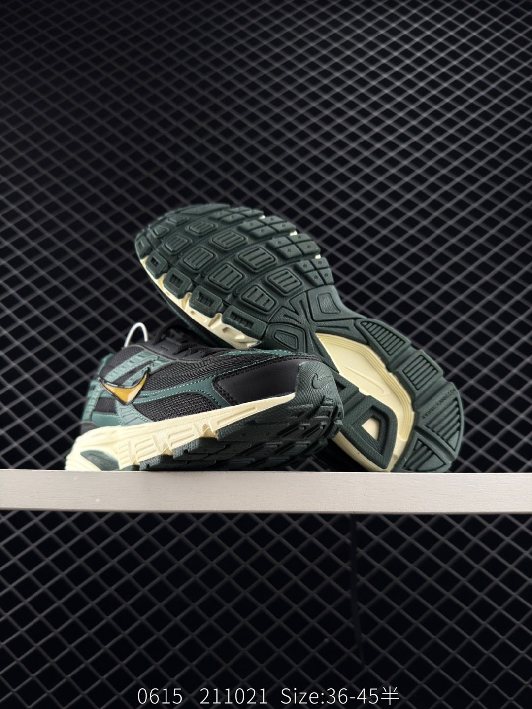 🈴💰165
✅Nike WMNS NIKE INITIAOR 复古单品
专为实现舒适畅跑而打造，Nike lnitiator跑步鞋采用透气鞋面，巧搭轻量中底，提供轻盈减震防护效果动态支撑减震防滑耐磨透气 低帮 休闲跑步鞋
货号：IB4339 002
尺码：36 36.5 37.5 38 38.5 39 40 40.5
Size：36-40带半码
编码：211021