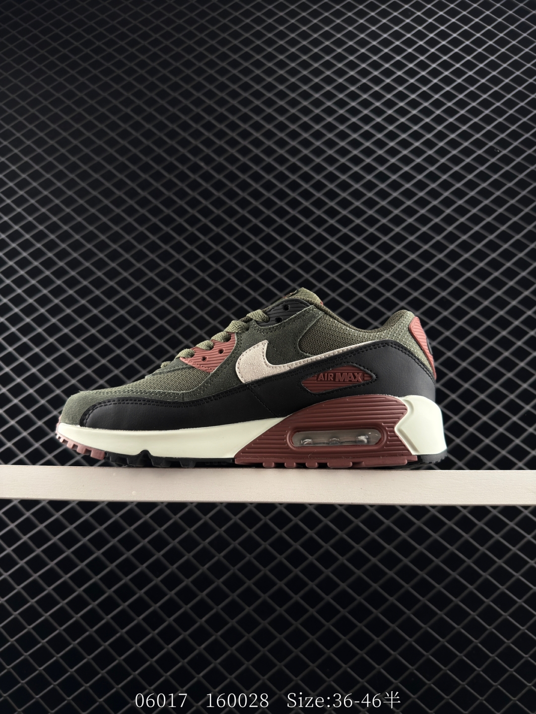 💰240
✅NIKE耐克运动鞋 Air max 90 健身运动跑鞋休闲鞋 复古风十足!Air Max 90 作为 Nike 旗下最经典的鞋型之一,凭借着百搭的造型,获得众多鞋迷们的喜爱。鞋面采用皮革、网眼布和麂皮材质打造,带来不俗质感的同时还有一定的透气性。最后开窗式 Air Max 气垫收尾,完善整双鞋设计。nike air max 90类鞋子 鞋后跟较高,减震效果出奇的好(鞋跟处有气垫)由于后跟高于前跟,便于跑步。鞋底采用华夫格橡胶底,抓地力确实强悍。气垫的吸震效果极佳,响应也很棒,再加上非常耐用。Nikeairmax90的鞋可以用来跑步,原本就是复古跑步鞋。运动时也耐穿的,这款鞋子够结实。
类型:男女鞋
货号:DH8070
尺码:36 -46含半码
编码:160028