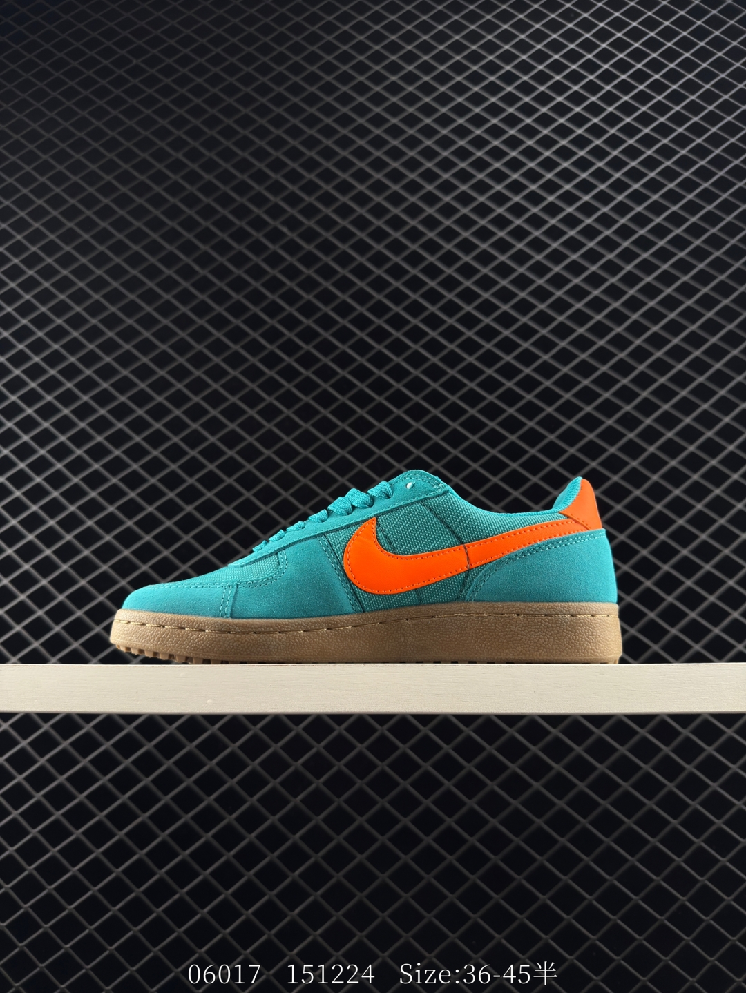 💰220
Nike/耐克 男女鞋半码制，原楦原纸版开发版型，采用粒面硬质牛剖革组合牛津布鞋面材质，外置耐磨橡胶外底❗️重现经典宝藏鞋款重新带回，耐克Nike Field General 82 SP"White/Black/Gum"1982裁判系列低帮复古经典休闲运动鞋 HF3165

类型：男女鞋
码数：36 36.5 37.5 38 38.5 39 40 40.5 41 42 42.5 43 44 45
编码：151224