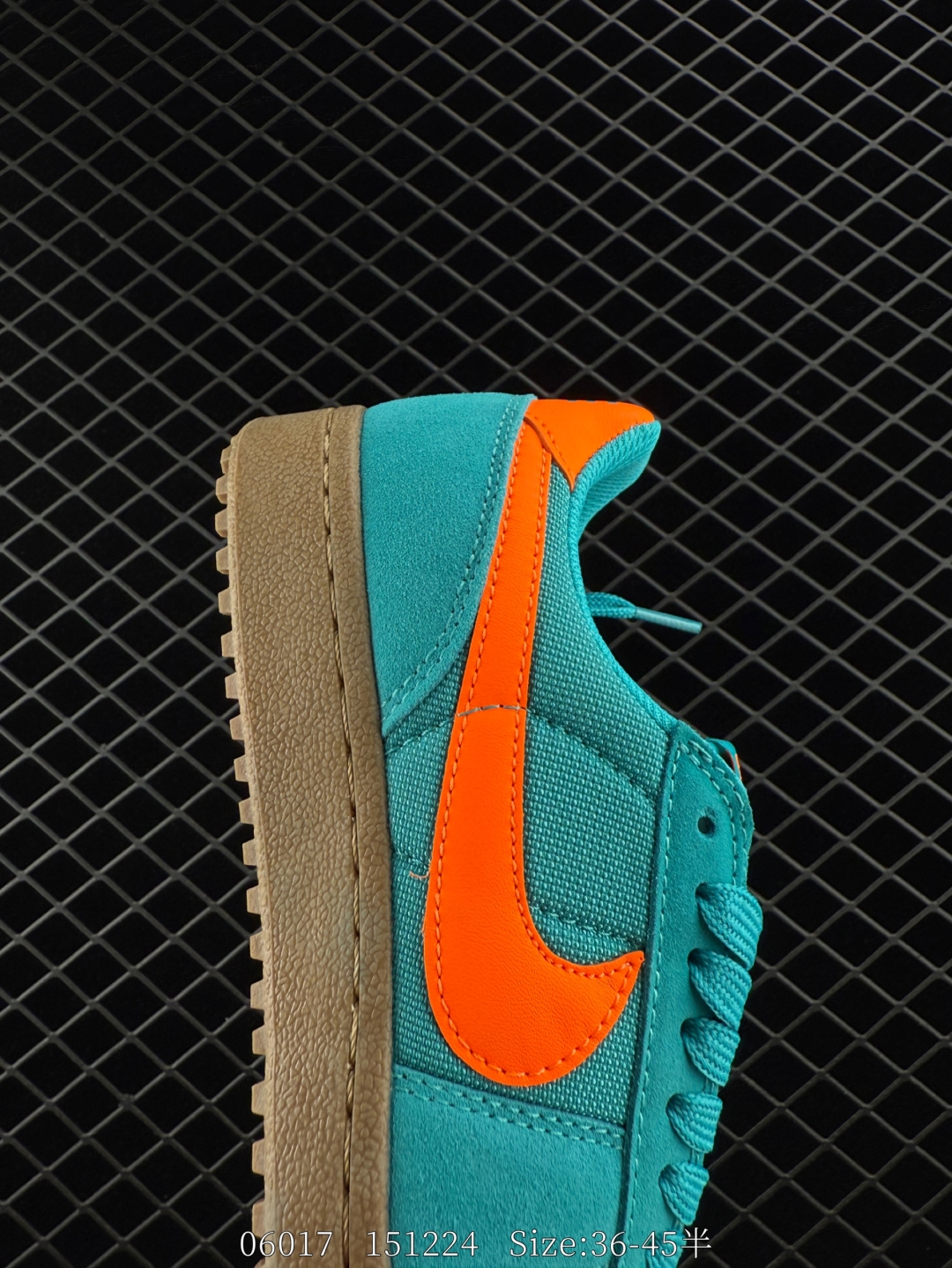 💰220
Nike/耐克 男女鞋半码制，原楦原纸版开发版型，采用粒面硬质牛剖革组合牛津布鞋面材质，外置耐磨橡胶外底❗️重现经典宝藏鞋款重新带回，耐克Nike Field General 82 SP"White/Black/Gum"1982裁判系列低帮复古经典休闲运动鞋 HF3165

类型：男女鞋
码数：36 36.5 37.5 38 38.5 39 40 40.5 41 42 42.5 43 44 45
编码：151224