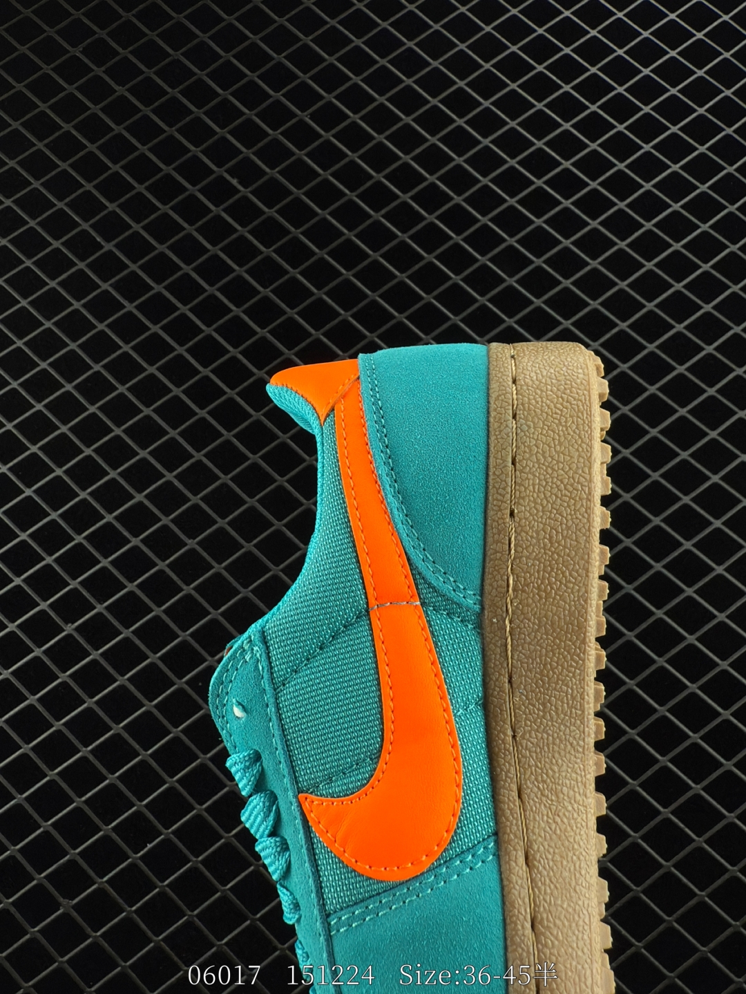 💰220
Nike/耐克 男女鞋半码制，原楦原纸版开发版型，采用粒面硬质牛剖革组合牛津布鞋面材质，外置耐磨橡胶外底❗️重现经典宝藏鞋款重新带回，耐克Nike Field General 82 SP"White/Black/Gum"1982裁判系列低帮复古经典休闲运动鞋 HF3165

类型：男女鞋
码数：36 36.5 37.5 38 38.5 39 40 40.5 41 42 42.5 43 44 45
编码：151224