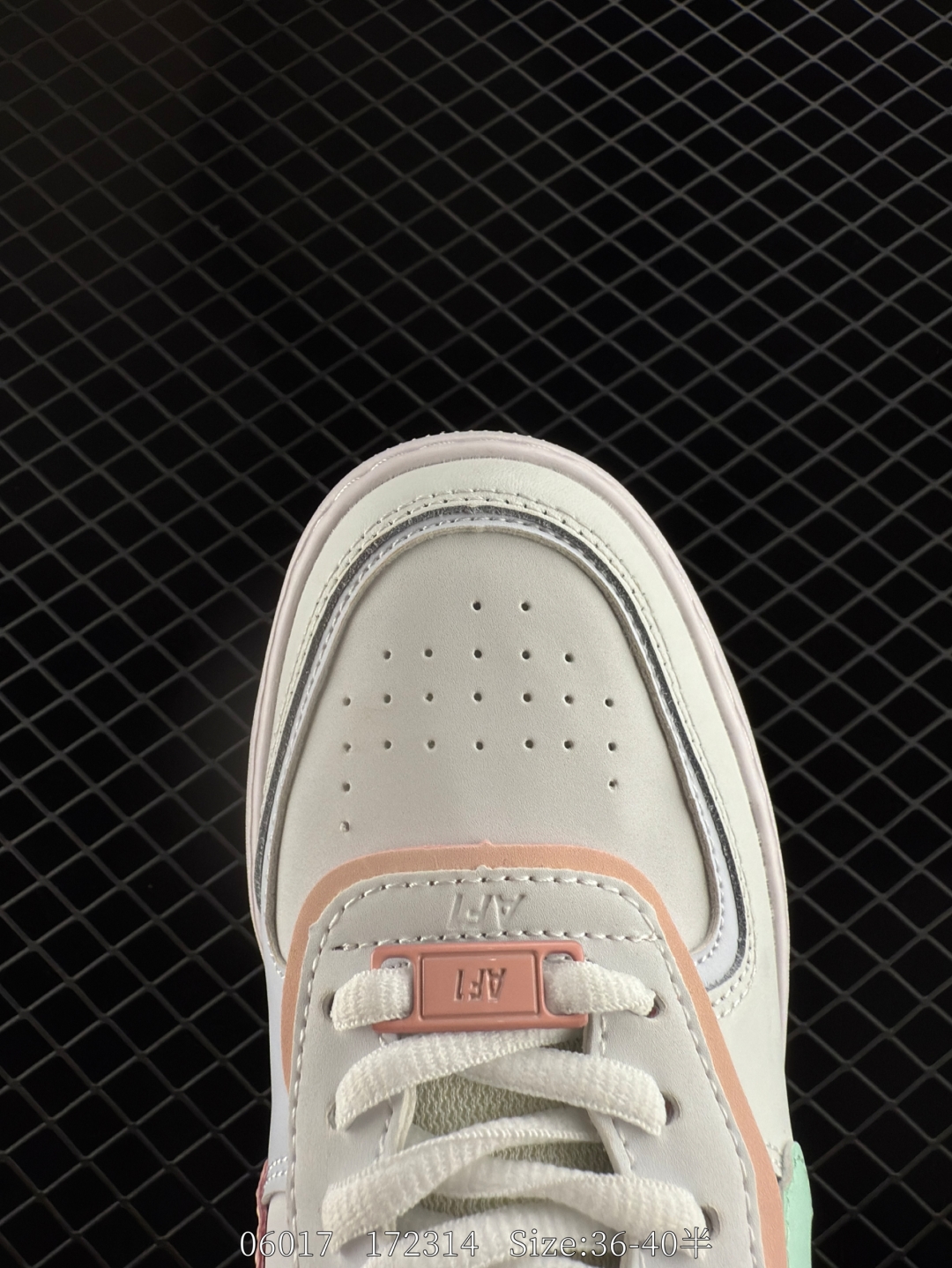 💰170
福利特价✅Nike WMNS Air Force 1 Shadow 马卡龙军空一号轻增量高低帮搭百板鞋。为典经设计注玩入味元素。 分层构结、大加中及底双重品牌标志，充彰份显 ANike AF1 Shadow 运鞋动为经典设计注入味玩元素。
货号:Cl0919-107 
ID:172314 Size:36～40半