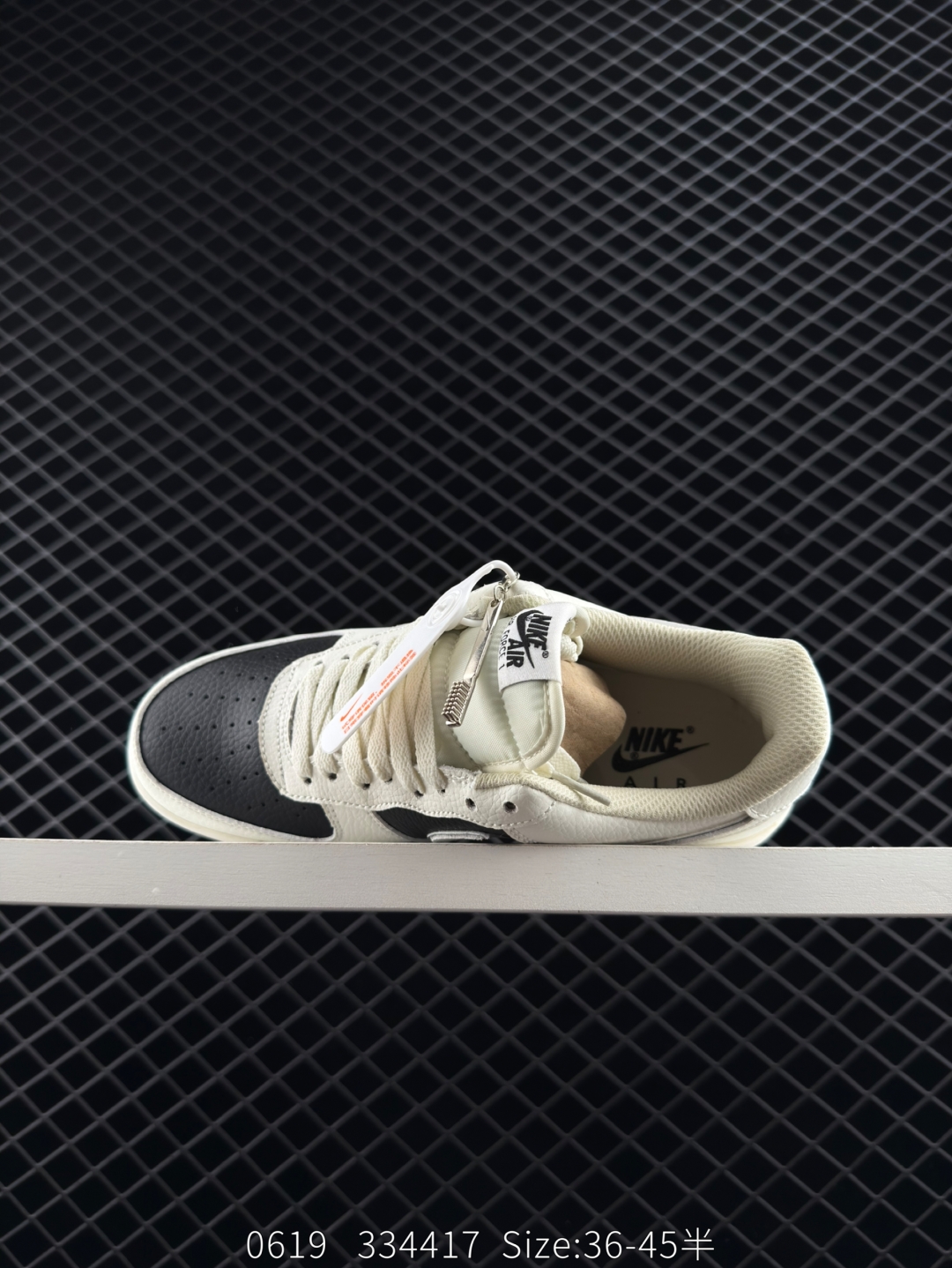 💰145
耐克Nike Air Force 1 Low  空军一号低帮百搭休闲运动板鞋。柔软、弹性十足的缓震性能和出色的中底设计，横跨复古与现代的外型结合，造就出风靡全球三十多年的Force 1。
货号：BM1996 033
尺码：36 36.5 37.5 38 38.5 39 40 40.5 41 42 42.5 43 44 45 
编码：334417