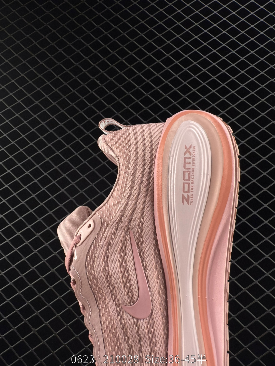 💰240
【新品🔥】耐克Nike Vomero Plus 反转Swoosh|跑鞋圈新王!厚底增高运动跑步鞋 时尚老爹鞋 这双Vomero Plus真的太绝了!反转Swoosh设计超有个性,缓震像踩云一样舒服,性价比吊打HOKA,跑渣必备啊!该鞋款采用创新设计,致敬Nike Run Club标志,并拥有升级的缓震科技,如ZoomX全大底和加厚后跟。中性色美学和3M反光条设计使其适合夜跑。此外,鞋垫内藏马拉松赛道图,鞋舌透气孔排成NRC字样,是耐克首次在跑鞋上使用反向Swoosh。市场预期该鞋款将成为年度断货王,与HOKA等品牌竞争。
货号:HV8154 601
尺码: 36-45带半码
编码:210028